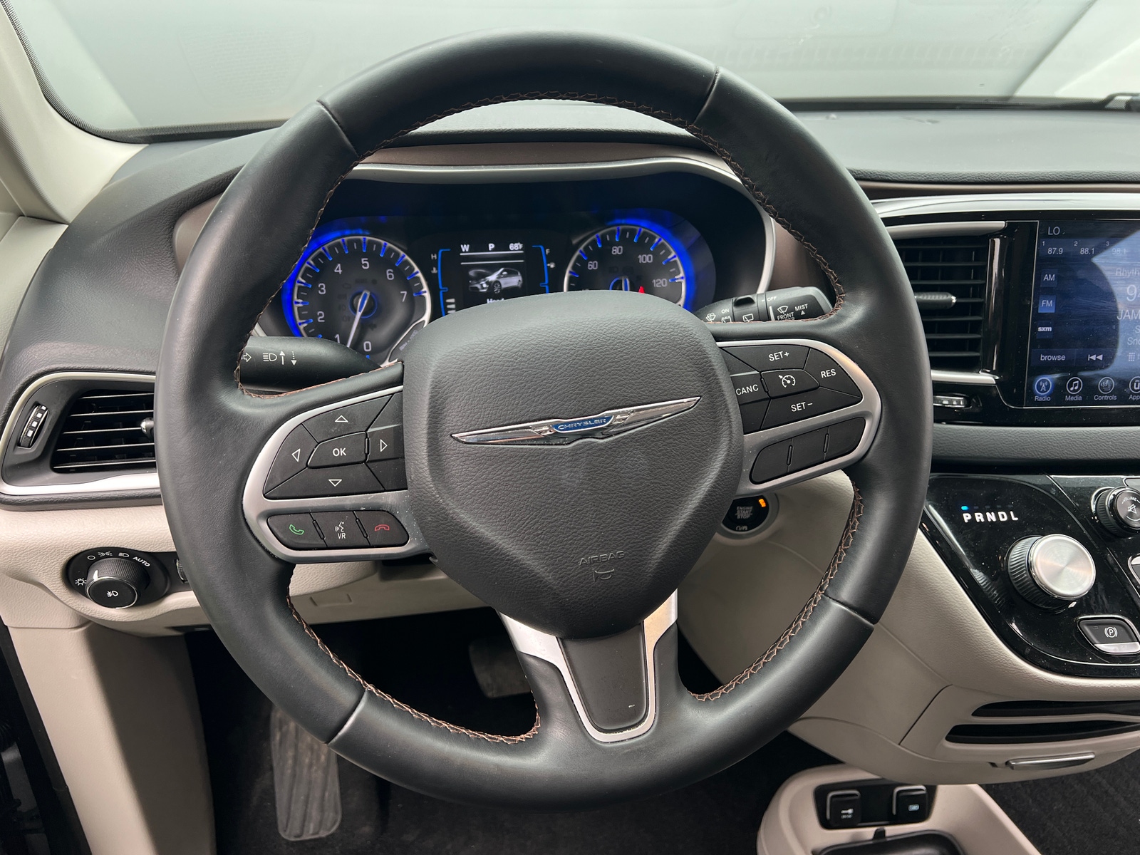 Thumbnail: 2017 Chrysler Pacifica - 4