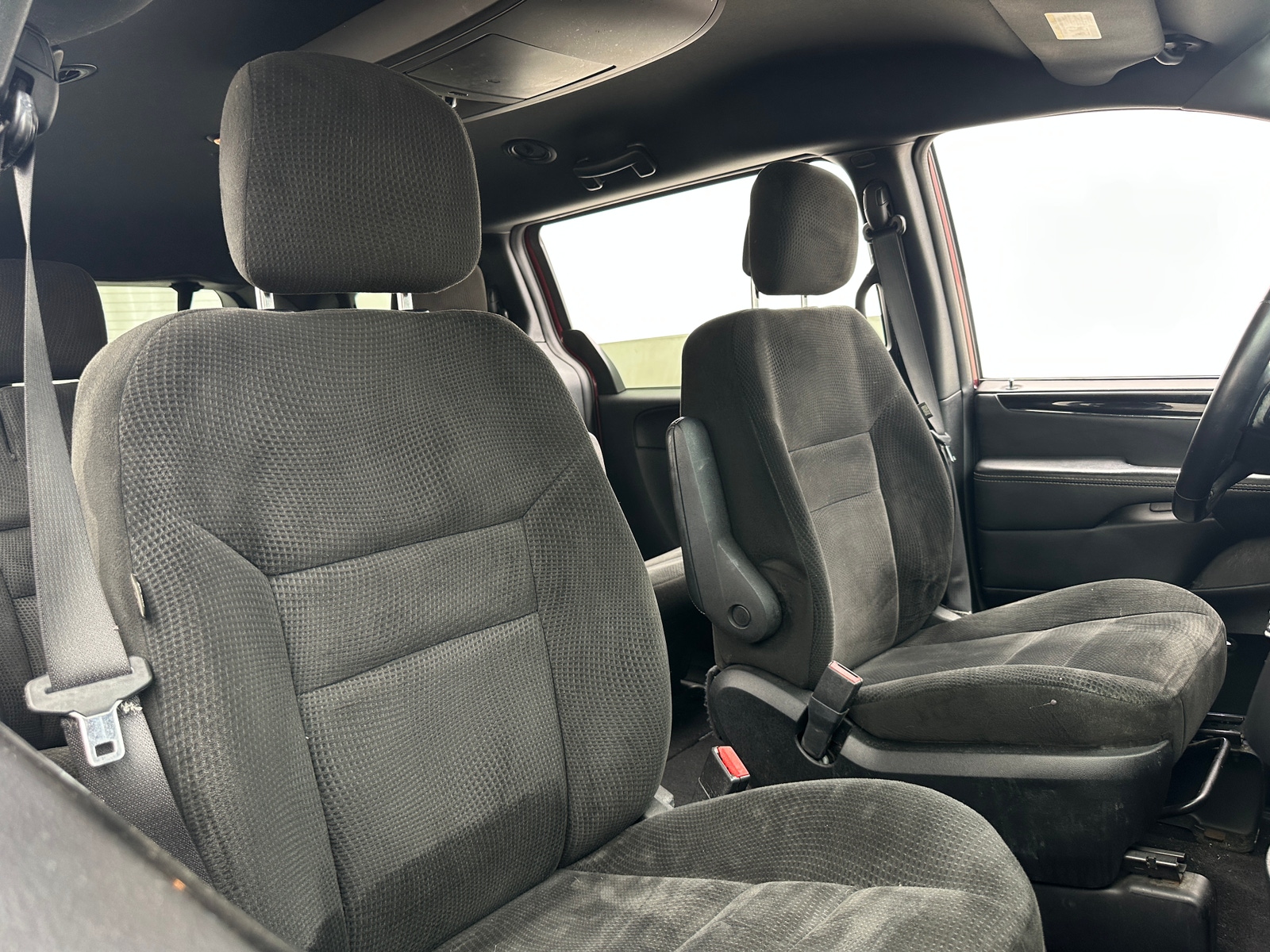 Thumbnail: 2017 Dodge Grand Caravan - 2
