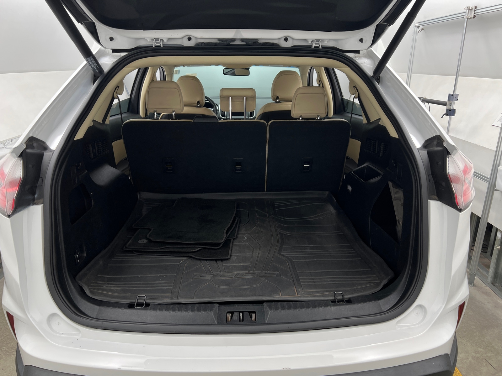 Thumbnail: 2019 Ford Edge - 6