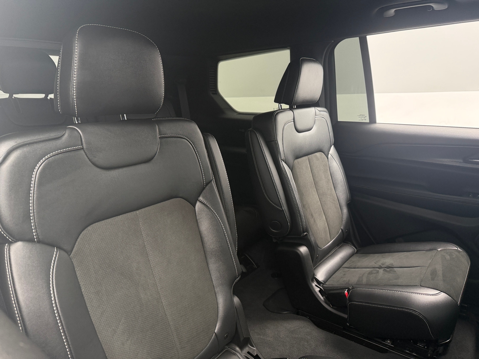 Thumbnail: 2023 Jeep Grand Cherokee L - 5