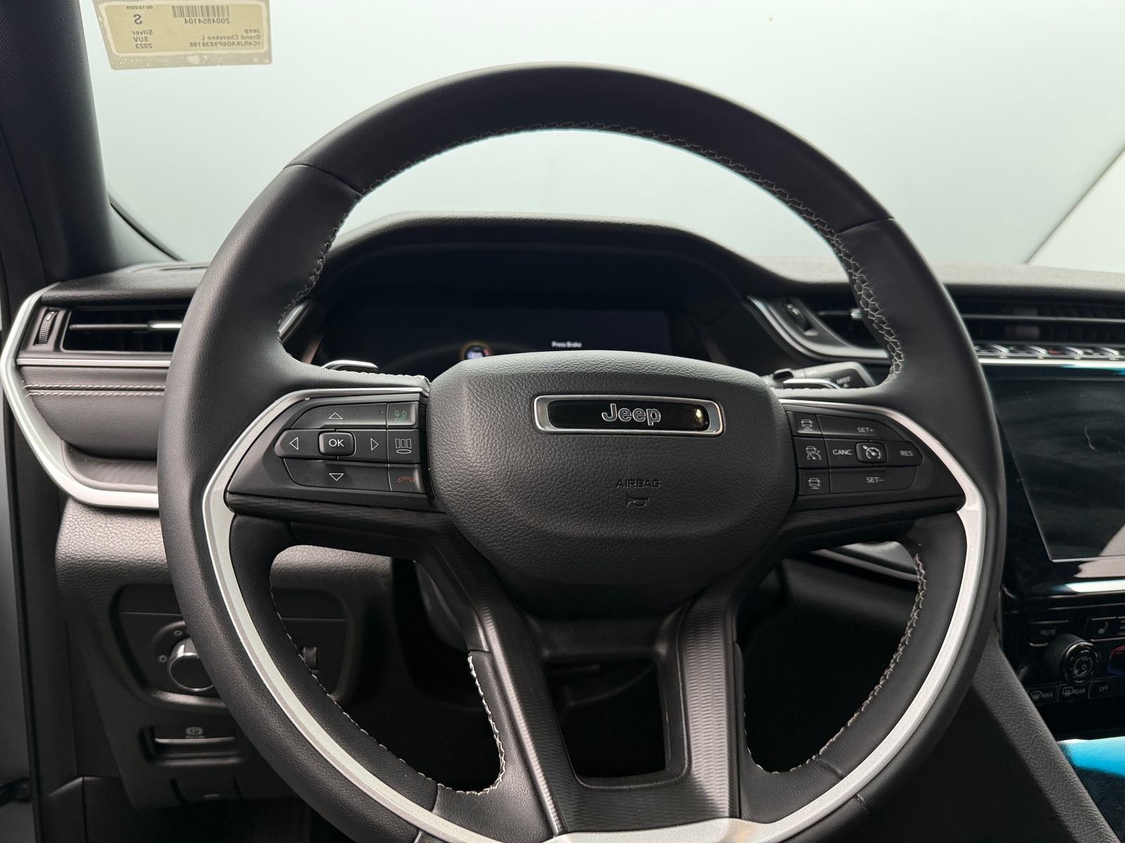 Thumbnail: 2023 Jeep Grand Cherokee L - 4