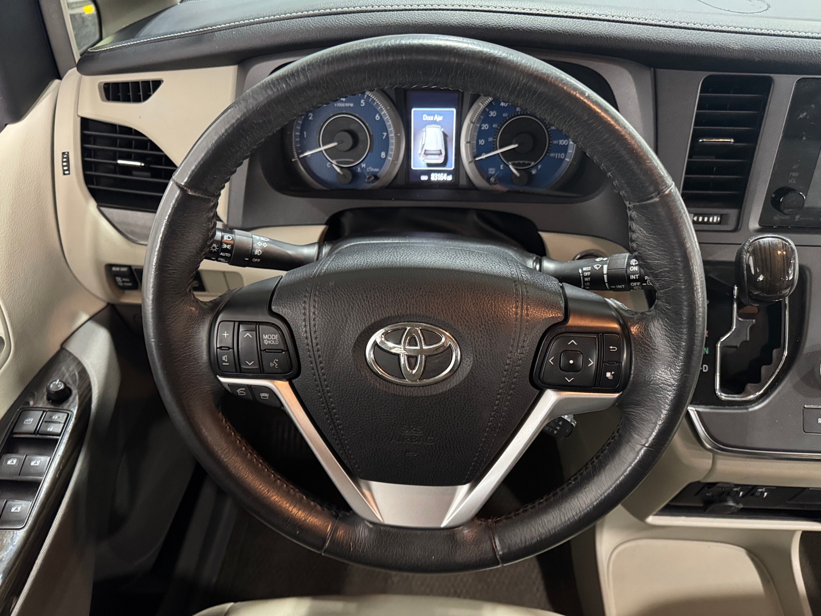 Thumbnail: 2017 Toyota Sienna - 4