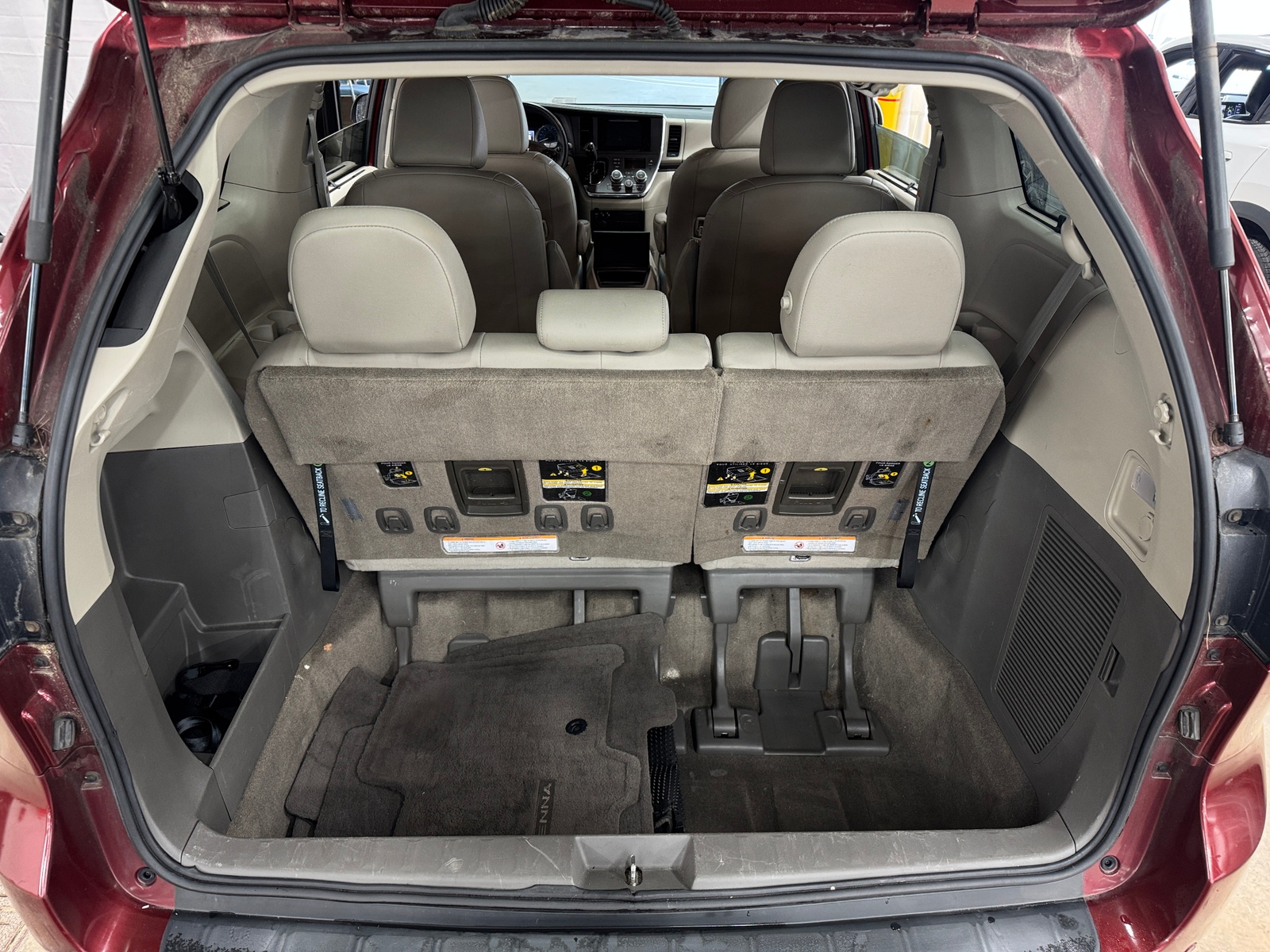 Thumbnail: 2017 Toyota Sienna - 6