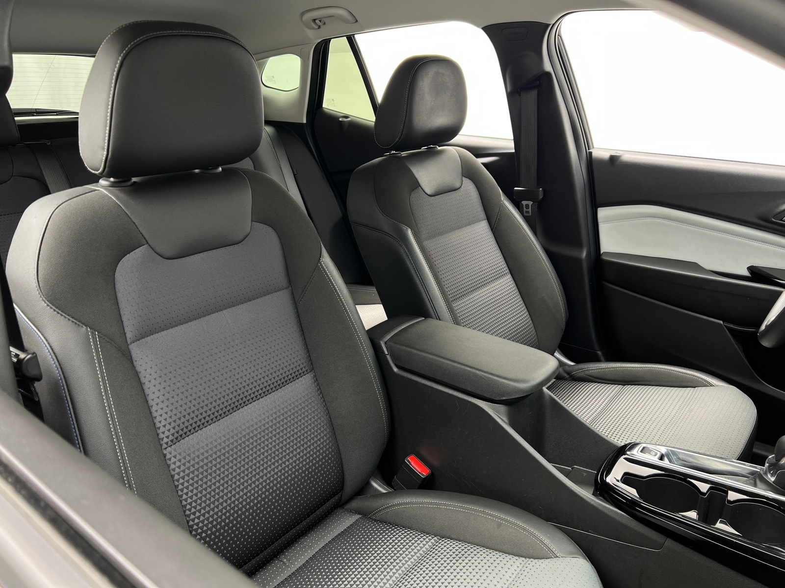 Thumbnail: 2025 Chevrolet Trax - 2