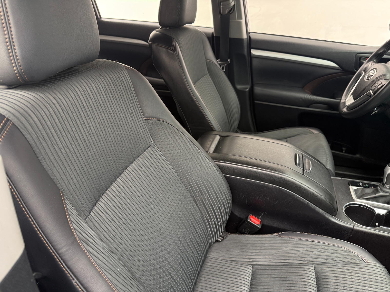 Thumbnail: 2015 Toyota Highlander - 2