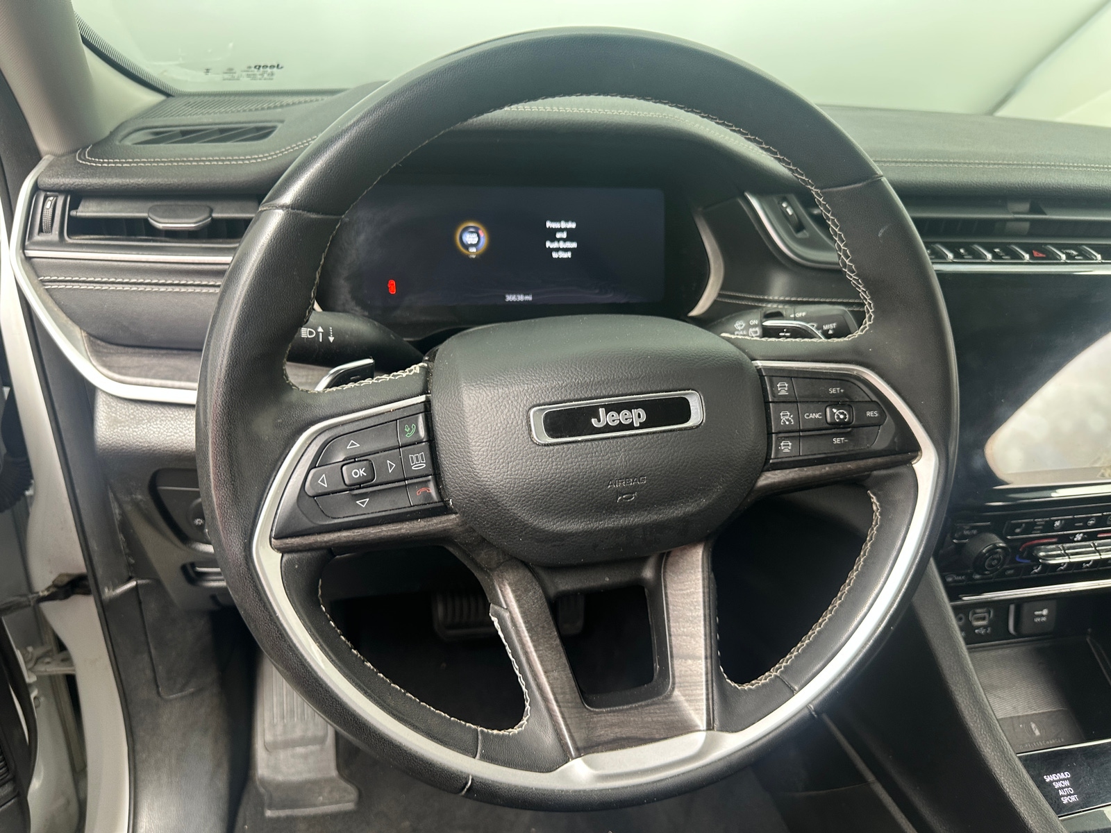 Thumbnail: 2023 Jeep Grand Cherokee L - 4