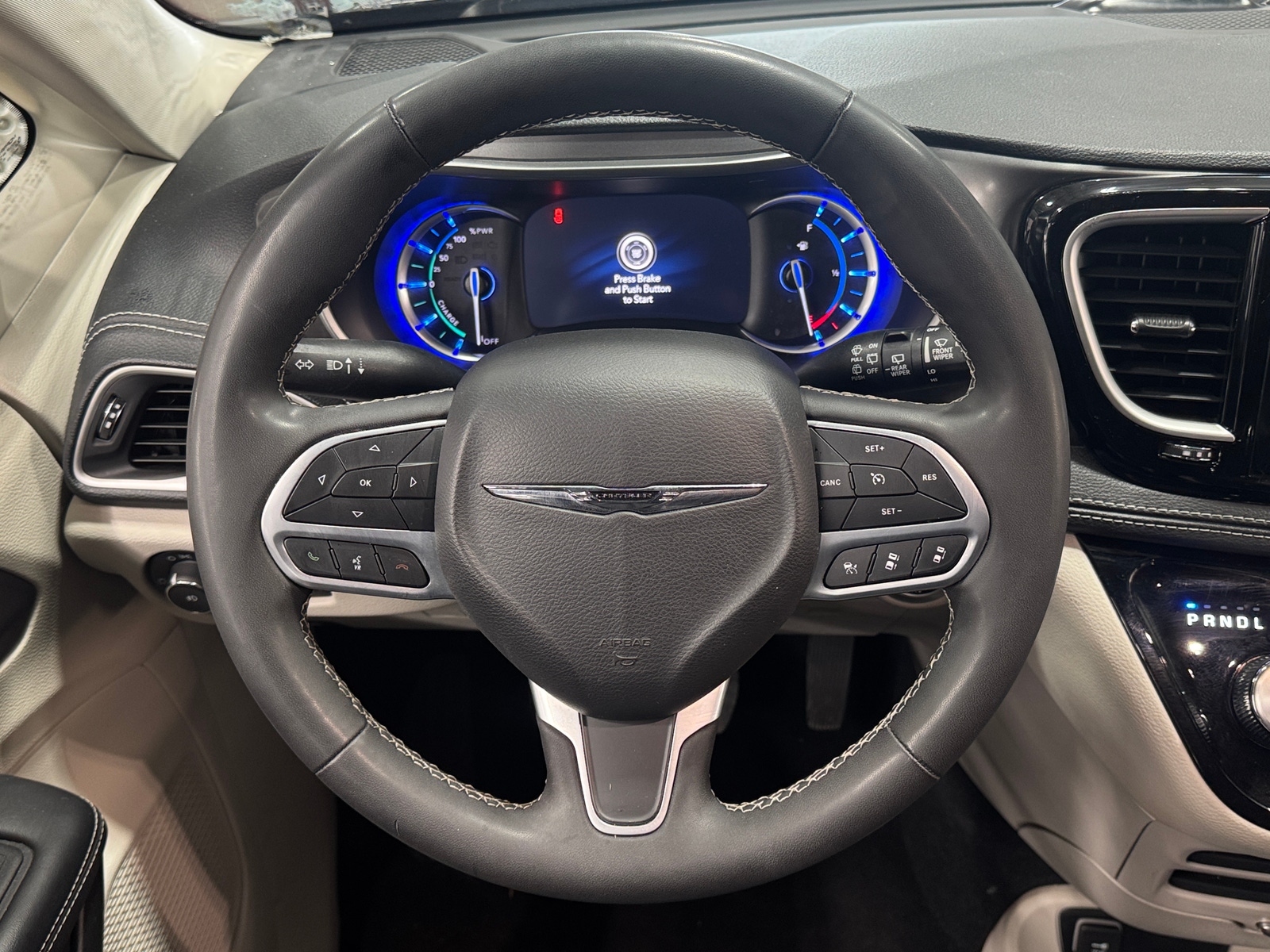 Thumbnail: 2023 Chrysler Pacifica - 4