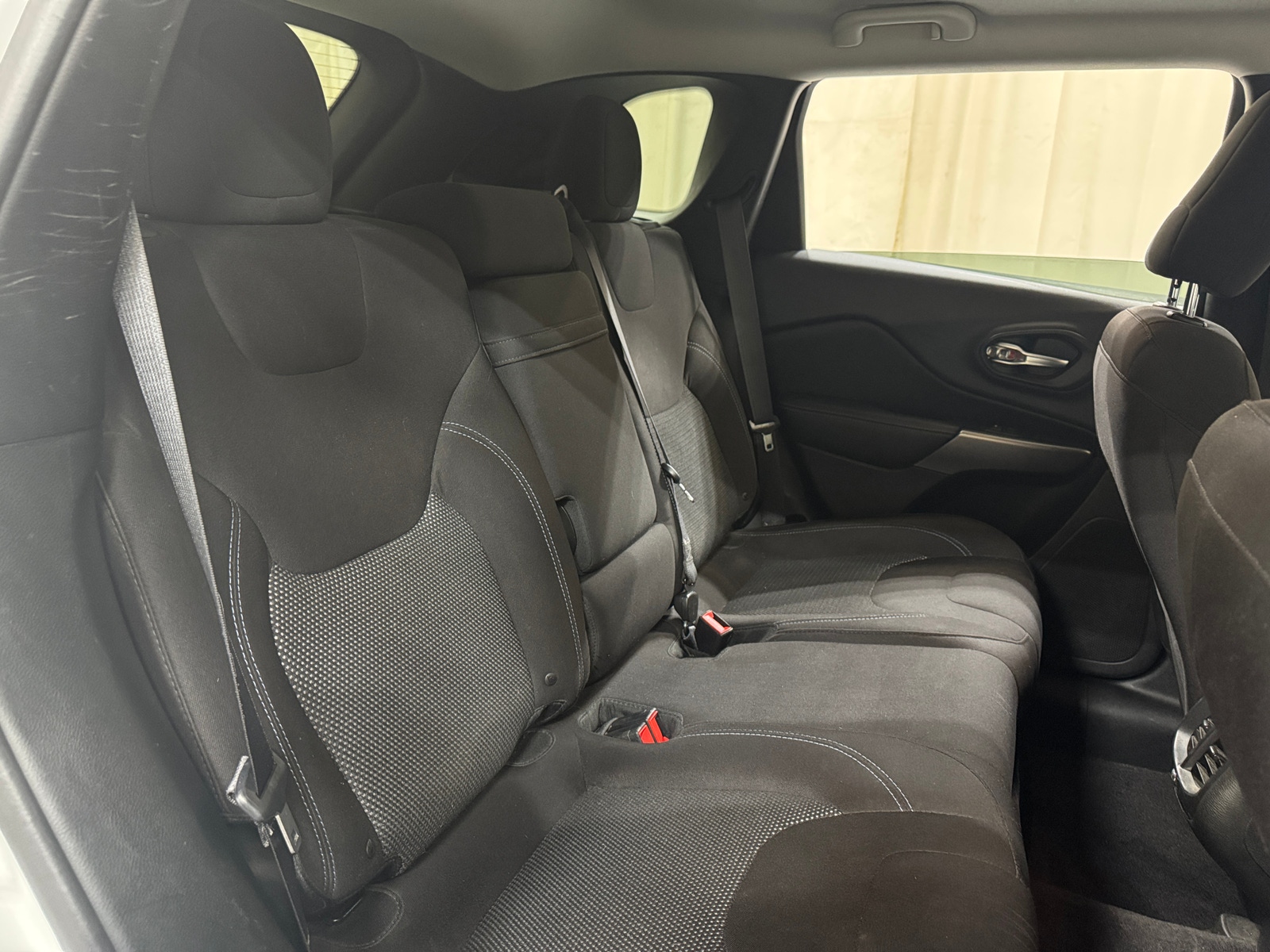Thumbnail: 2019 Jeep Cherokee - 6