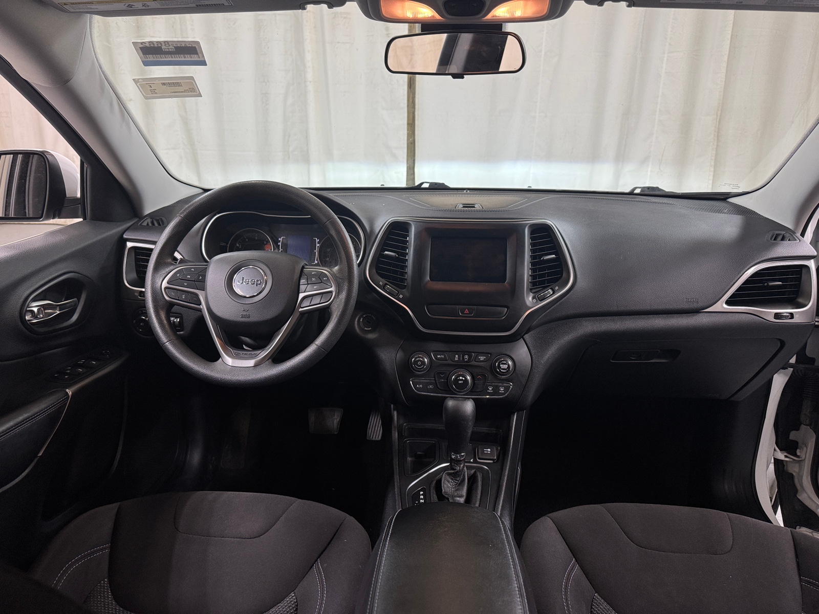Thumbnail: 2019 Jeep Cherokee - 3