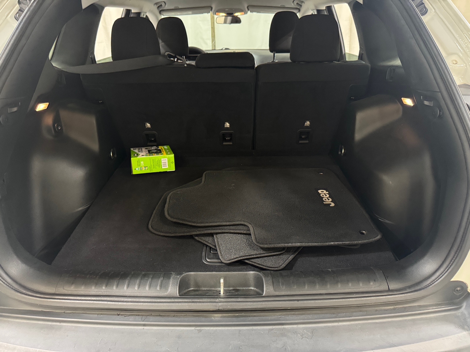 Thumbnail: 2019 Jeep Cherokee - 7