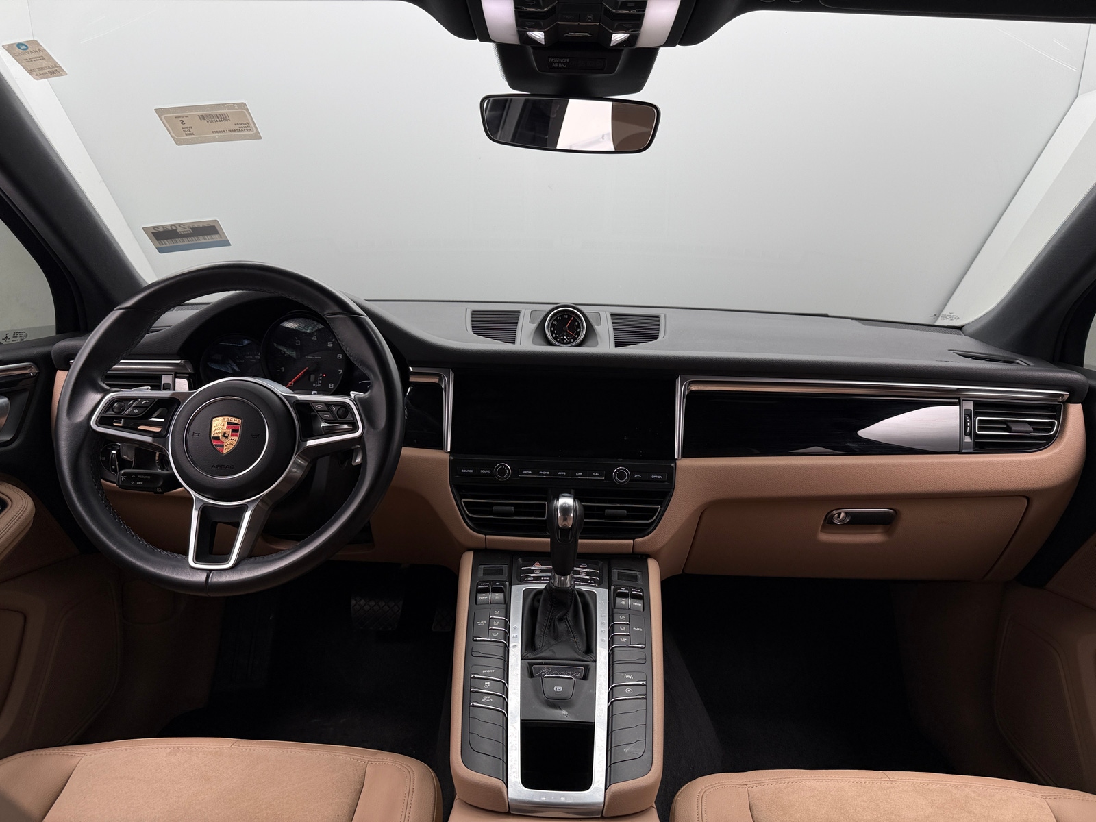 Thumbnail: 2020 Porsche Macan - 2