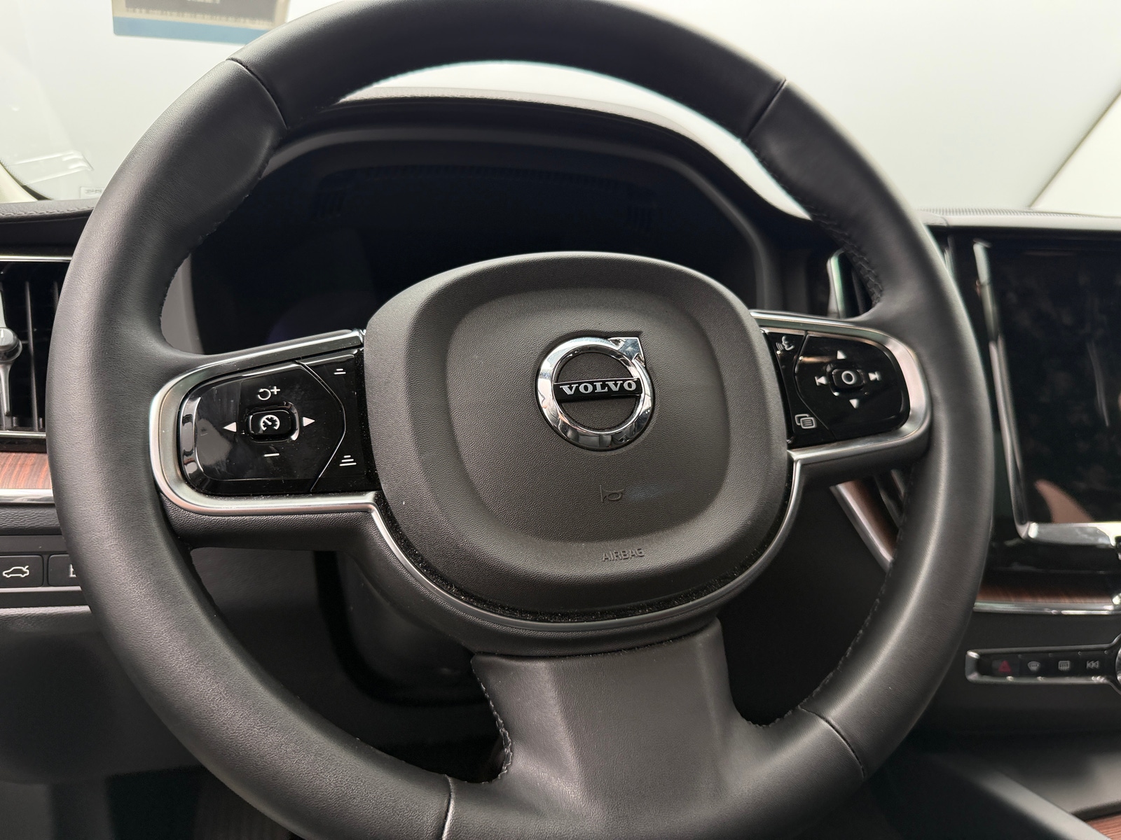 Thumbnail: 2024 Volvo XC60 - 4