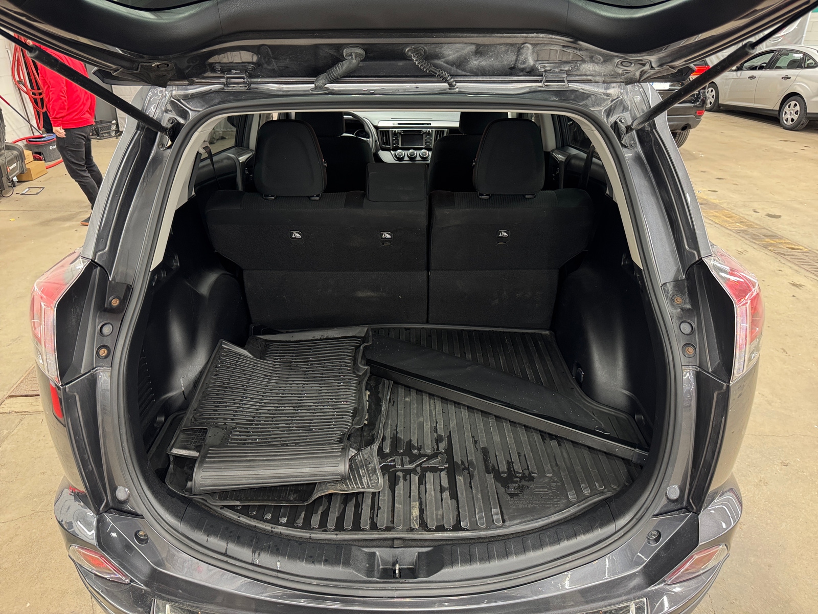 Thumbnail: 2018 Toyota RAV4 - 7