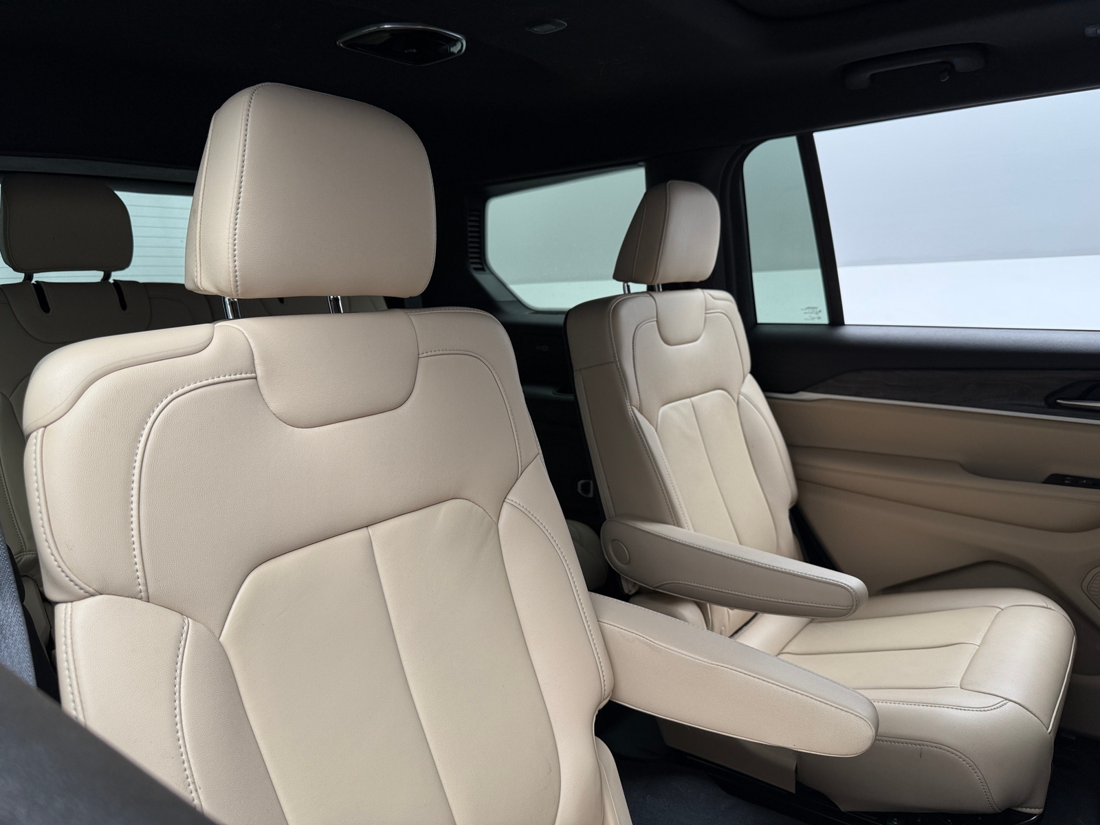 Thumbnail: 2023 Jeep Grand Cherokee L - 5