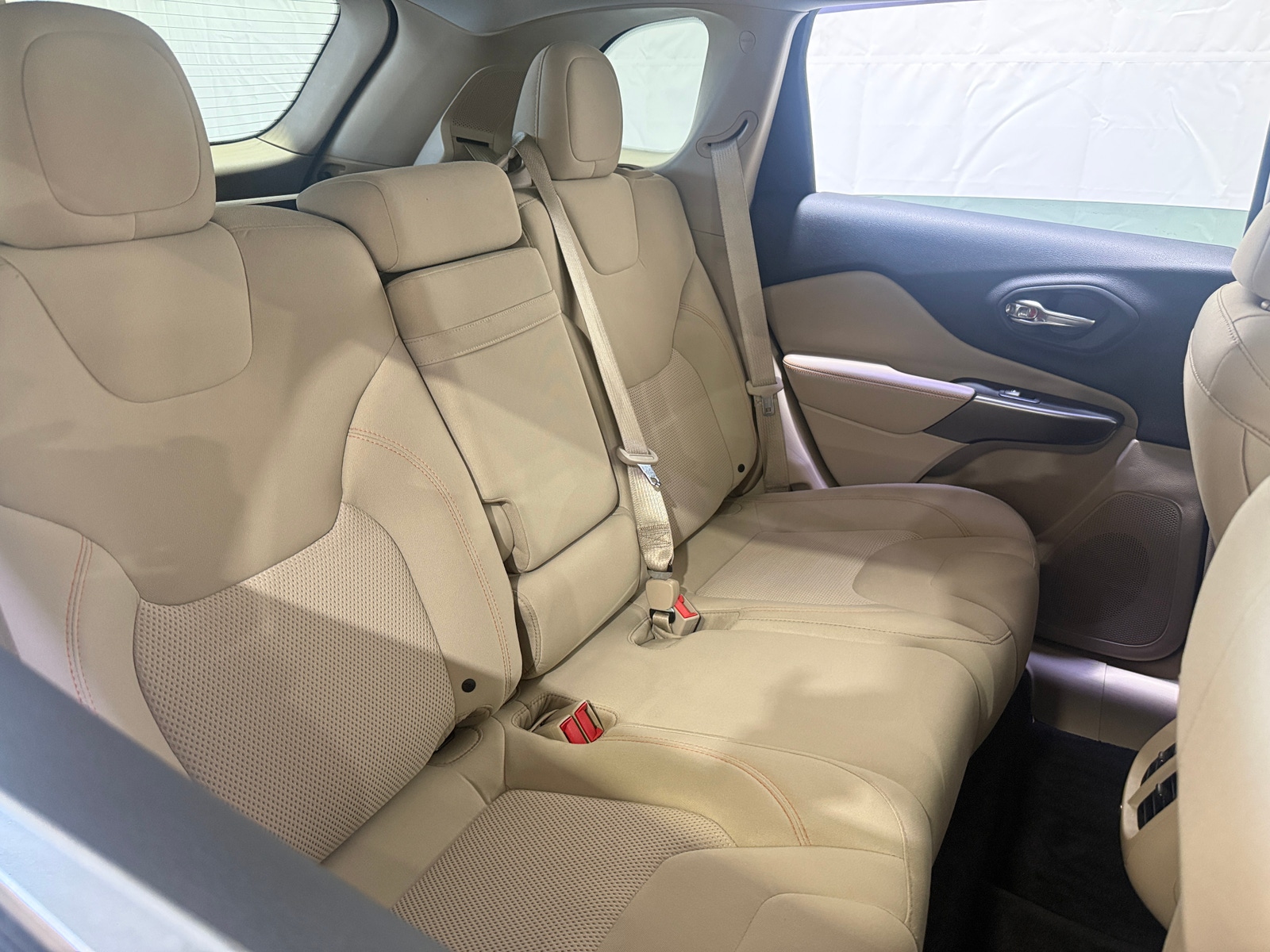 Thumbnail: 2019 Jeep Cherokee - 6