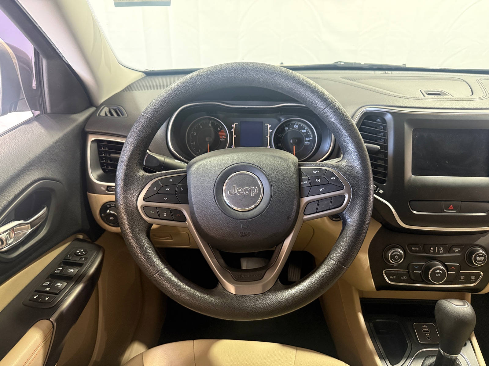 Thumbnail: 2019 Jeep Cherokee - 5