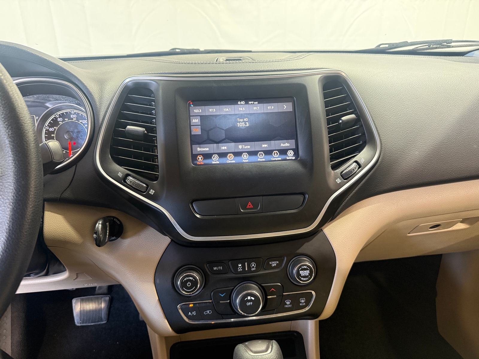Thumbnail: 2019 Jeep Cherokee - 4
