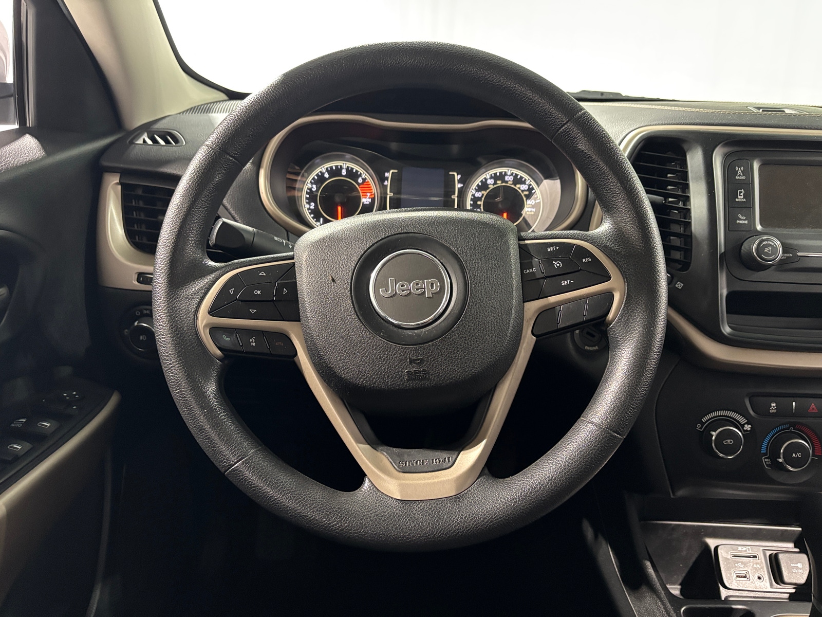 Thumbnail: 2018 Jeep Cherokee - 5