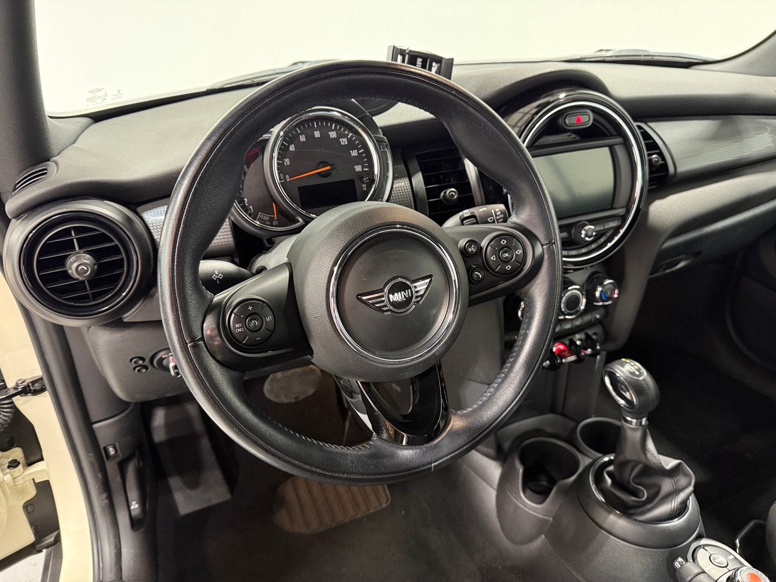 Thumbnail: 2019 MINI Cooper Convertible - 4