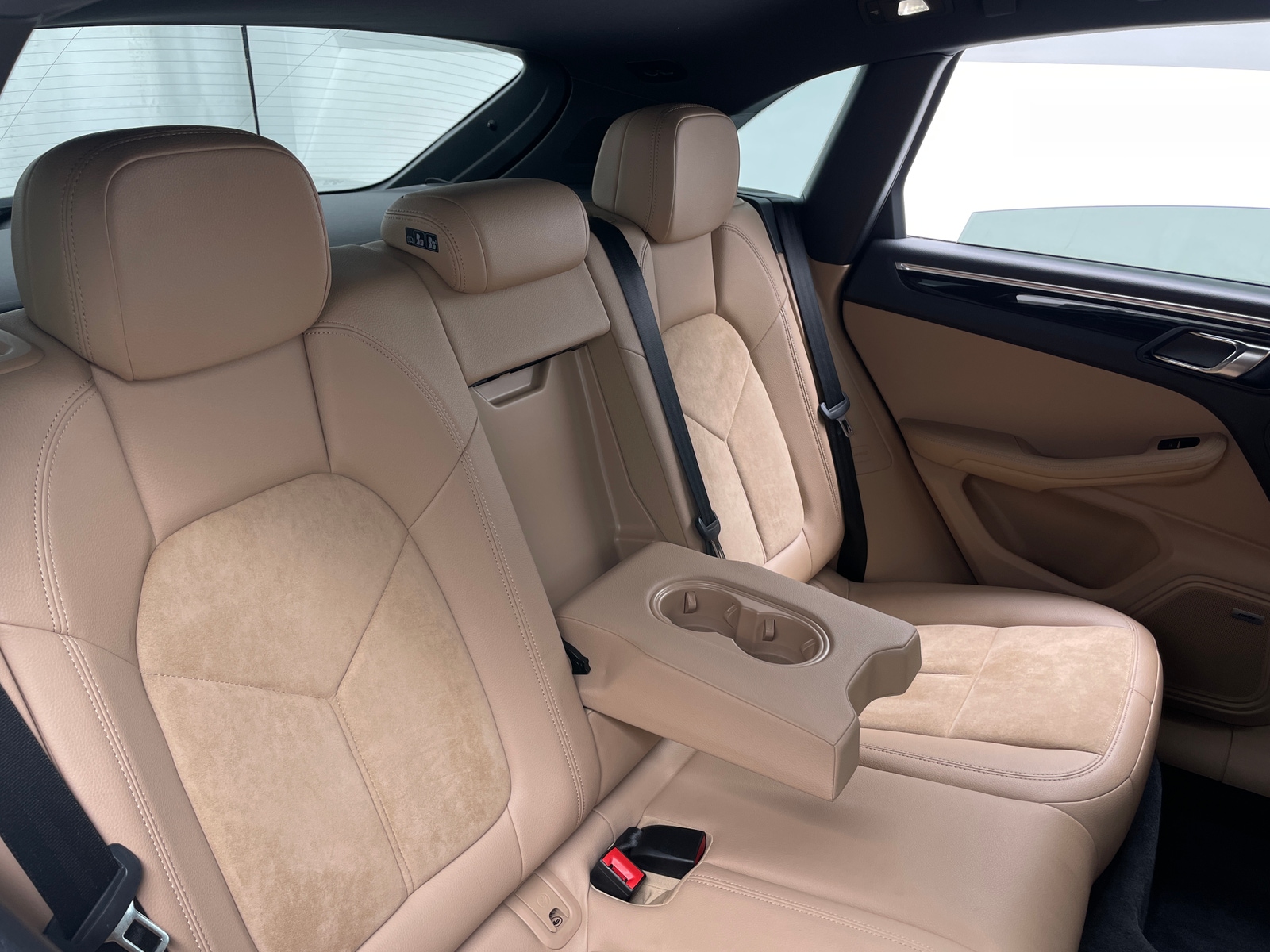 Thumbnail: 2021 Porsche Macan - 5