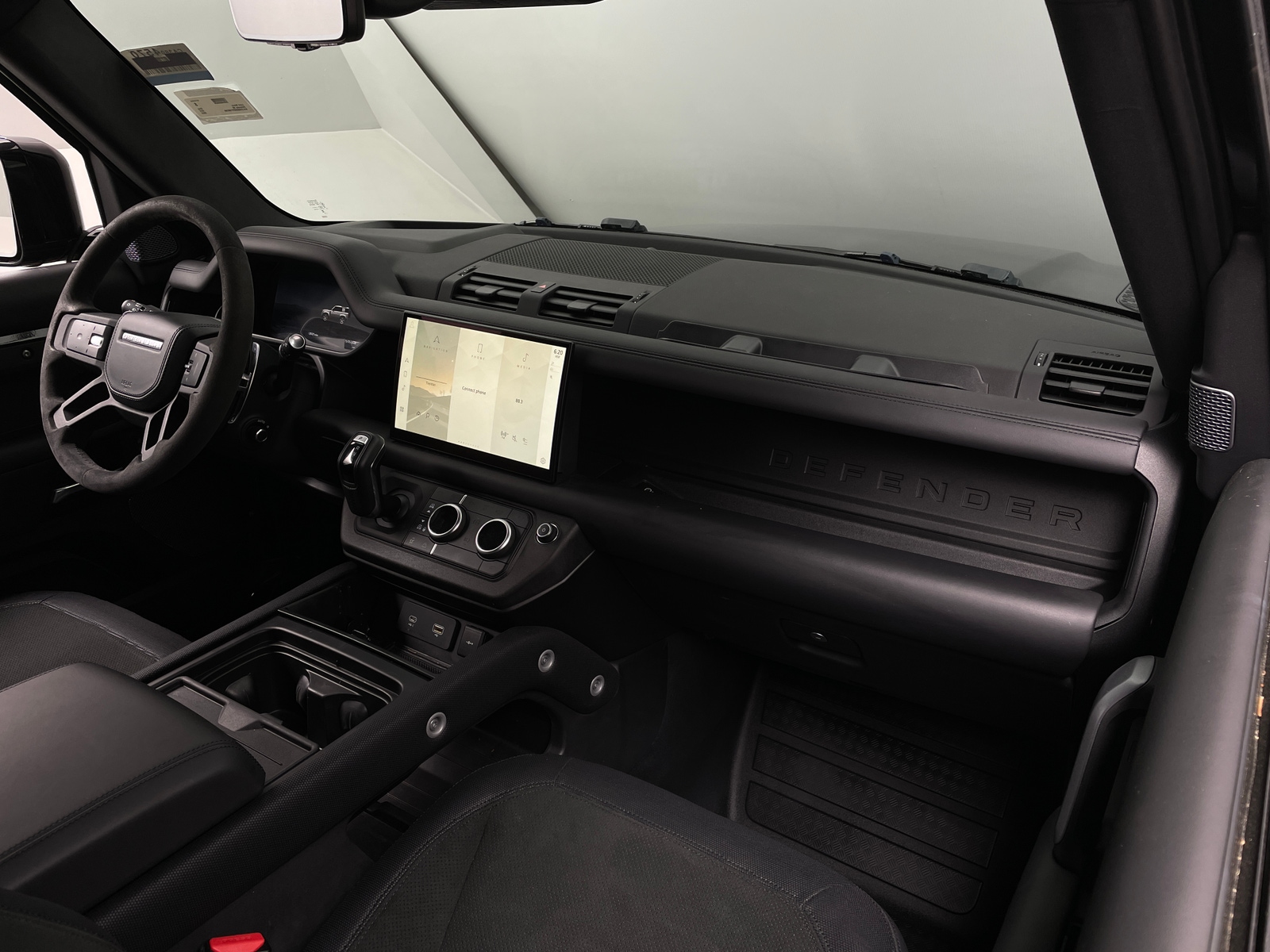 Thumbnail: 2023 Land Rover Defender - 3