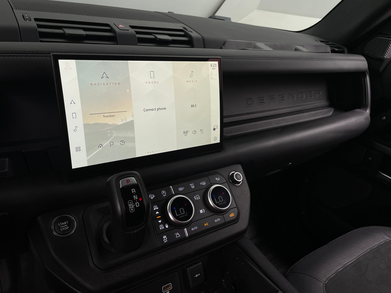 Thumbnail: 2023 Land Rover Defender - 4