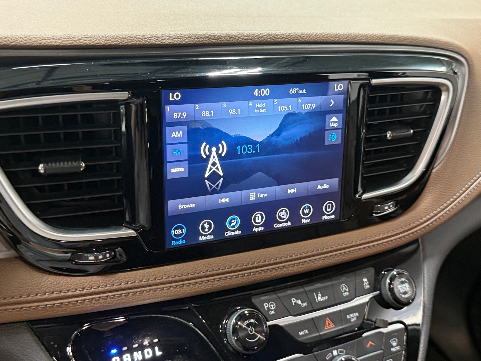 Thumbnail: 2018 Chrysler Pacifica - 3