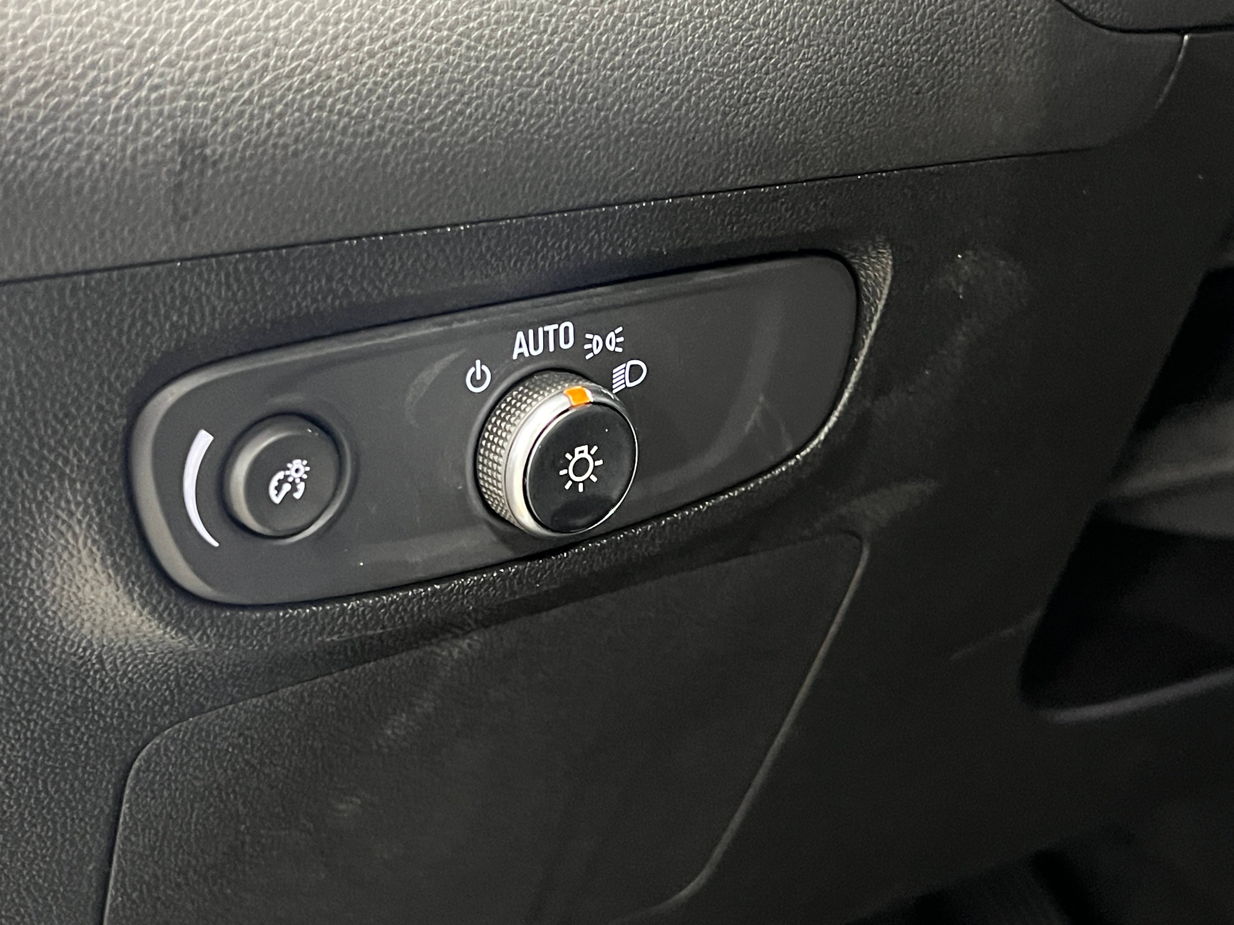 2025 Buick Encore GX Preferred - Photo 2