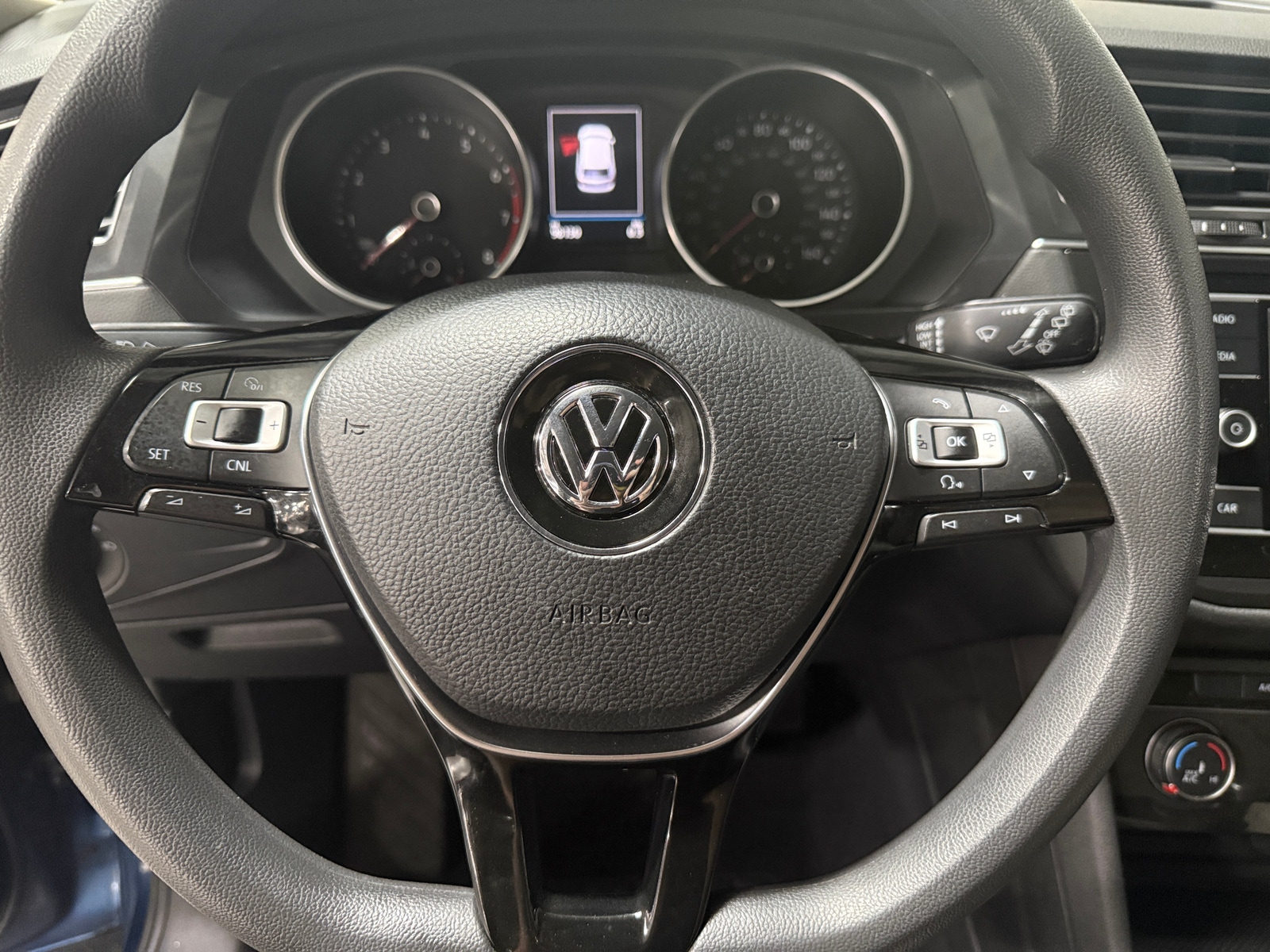 Thumbnail: 2018 Volkswagen Tiguan - 5