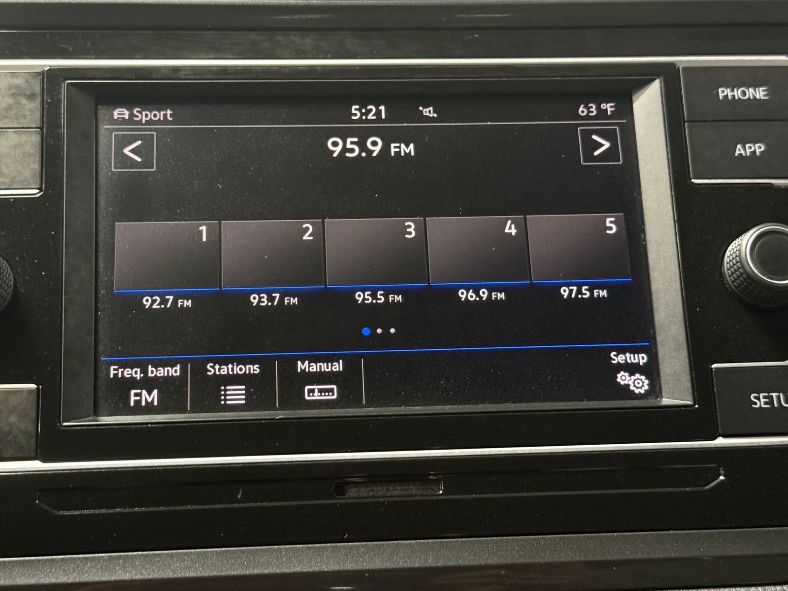 Thumbnail: 2018 Volkswagen Tiguan - 4
