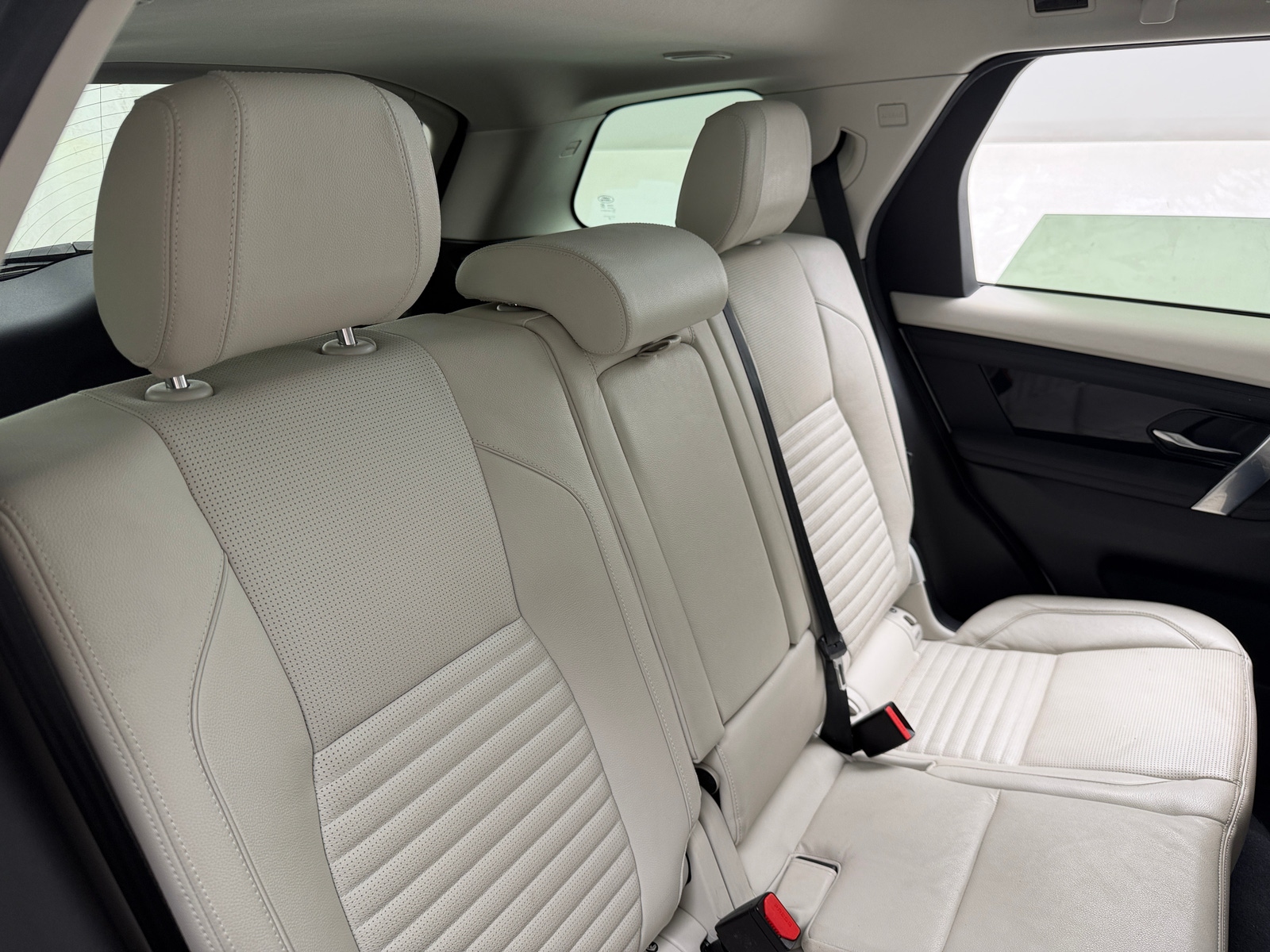 Thumbnail: 2020 Land Rover Discovery Sport - 5