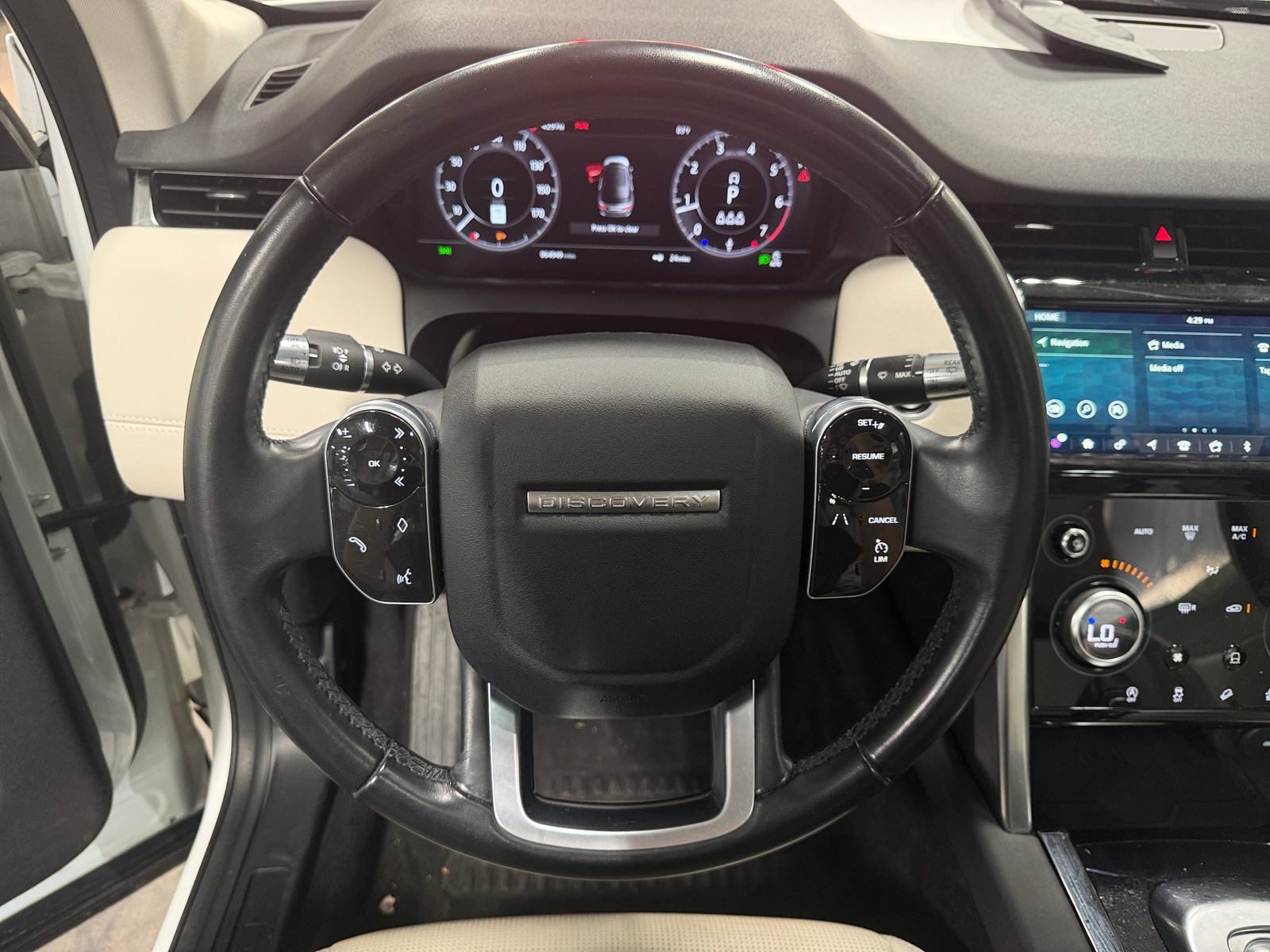 Thumbnail: 2020 Land Rover Discovery Sport - 4