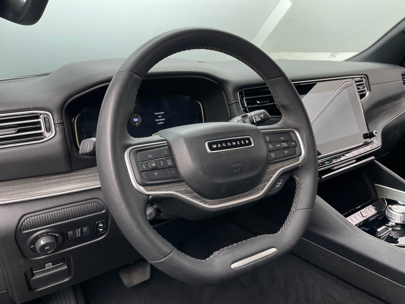 Thumbnail: 2024 Jeep Wagoneer - 4
