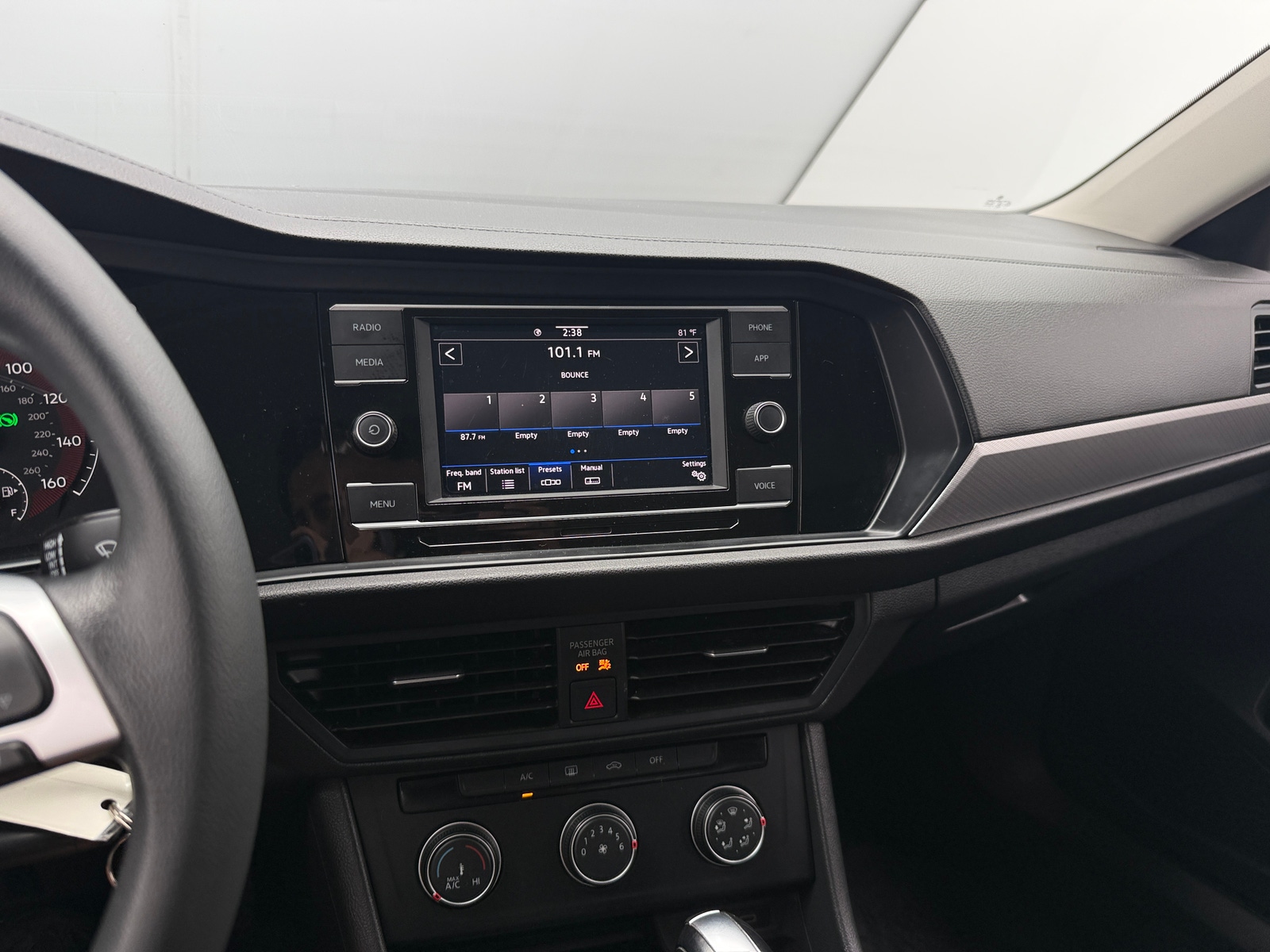 Thumbnail: 2021 Volkswagen Jetta - 4