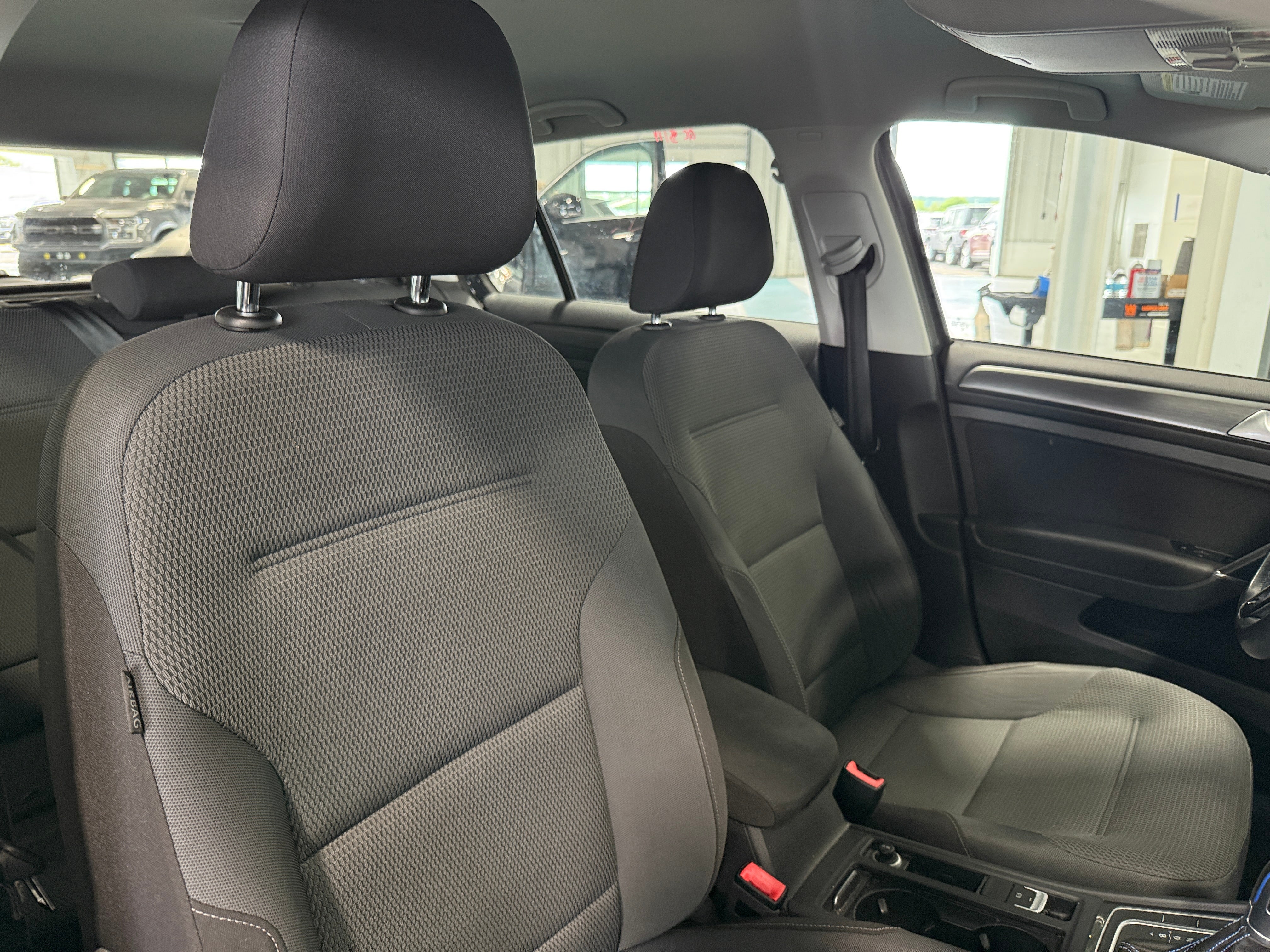 Used 2019 Volkswagen e-Golf e-Golf SE with VIN WVWKR7AU3KW903249 for sale in Oak Creek, WI