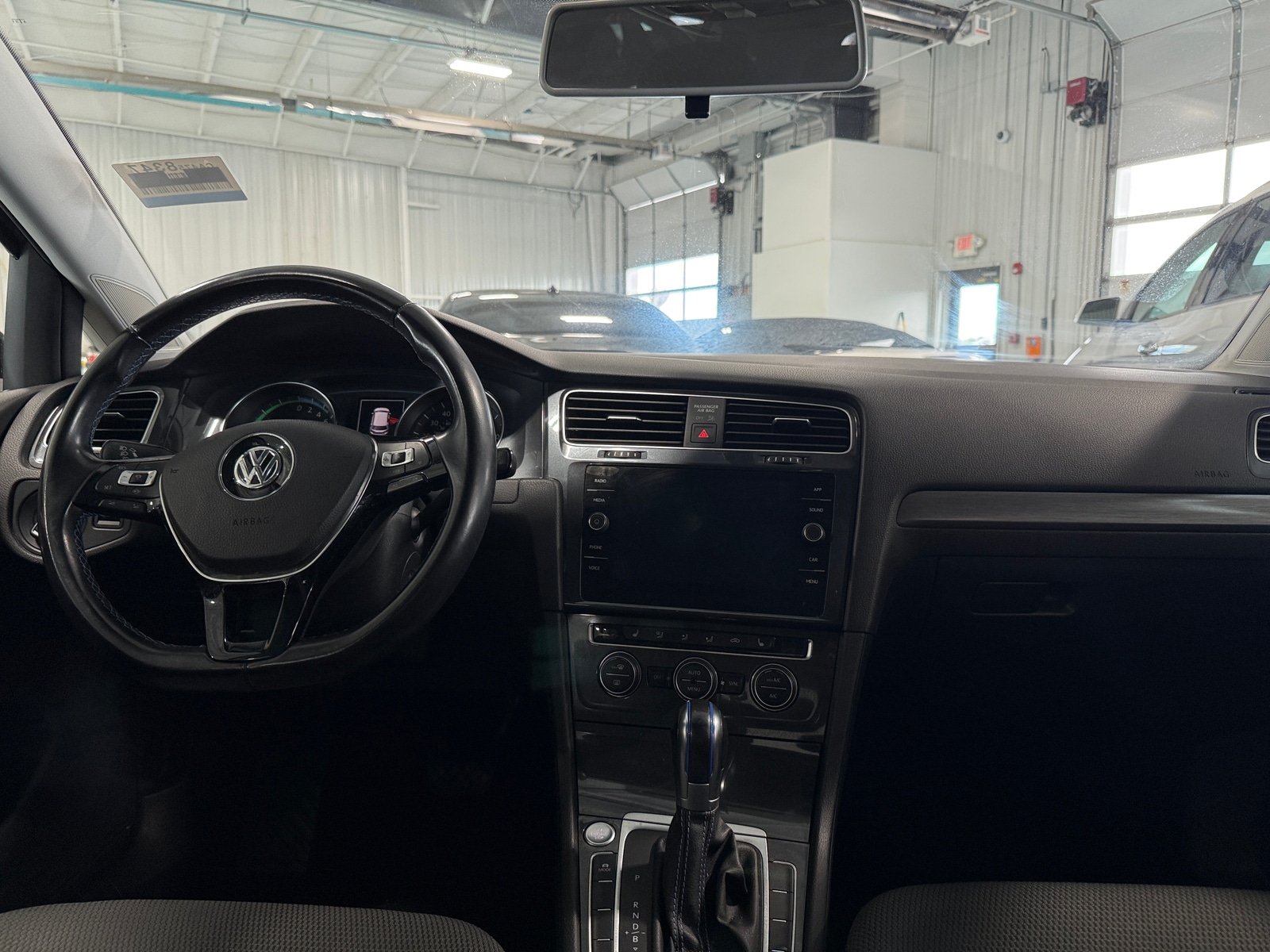 Thumbnail: 2019 Volkswagen e-Golf - 3