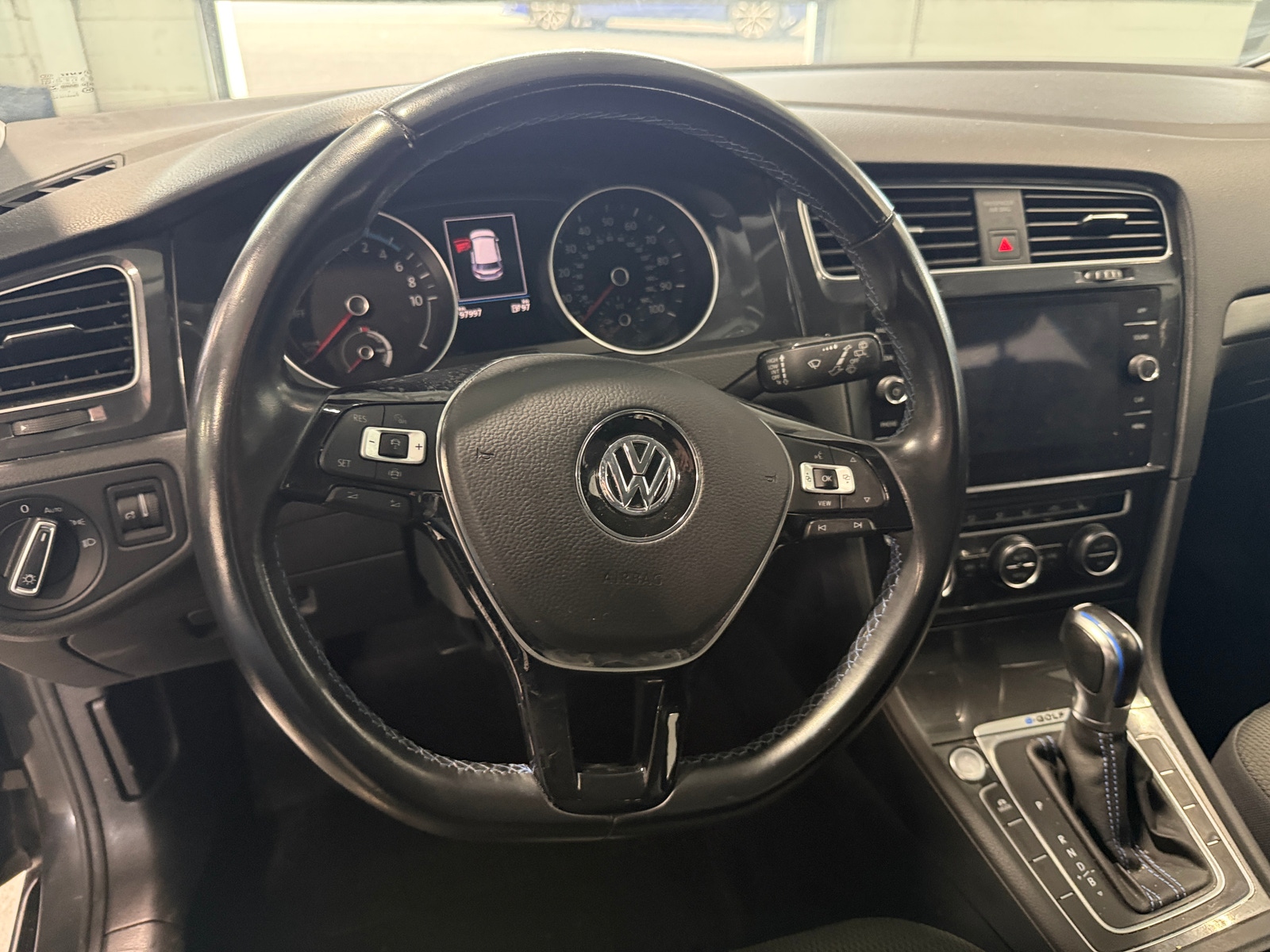 Thumbnail: 2019 Volkswagen e-Golf - 5