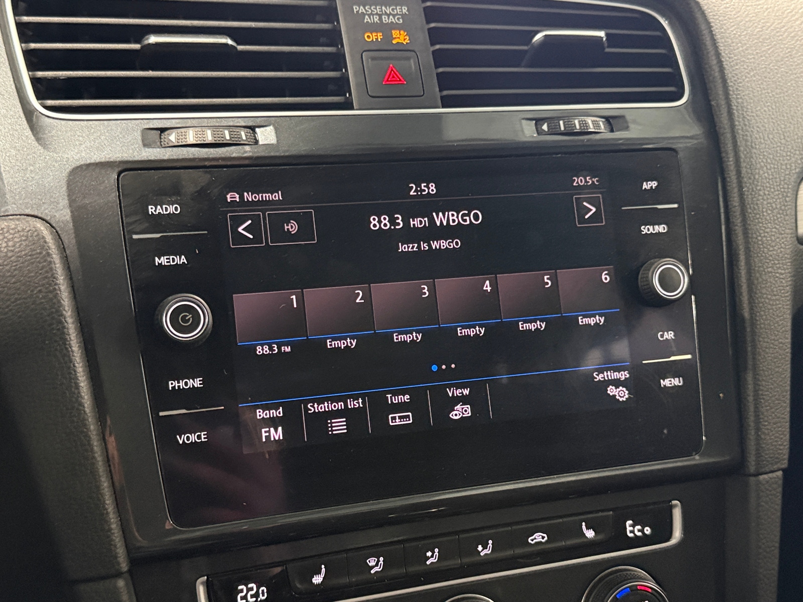 Thumbnail: 2019 Volkswagen e-Golf - 4
