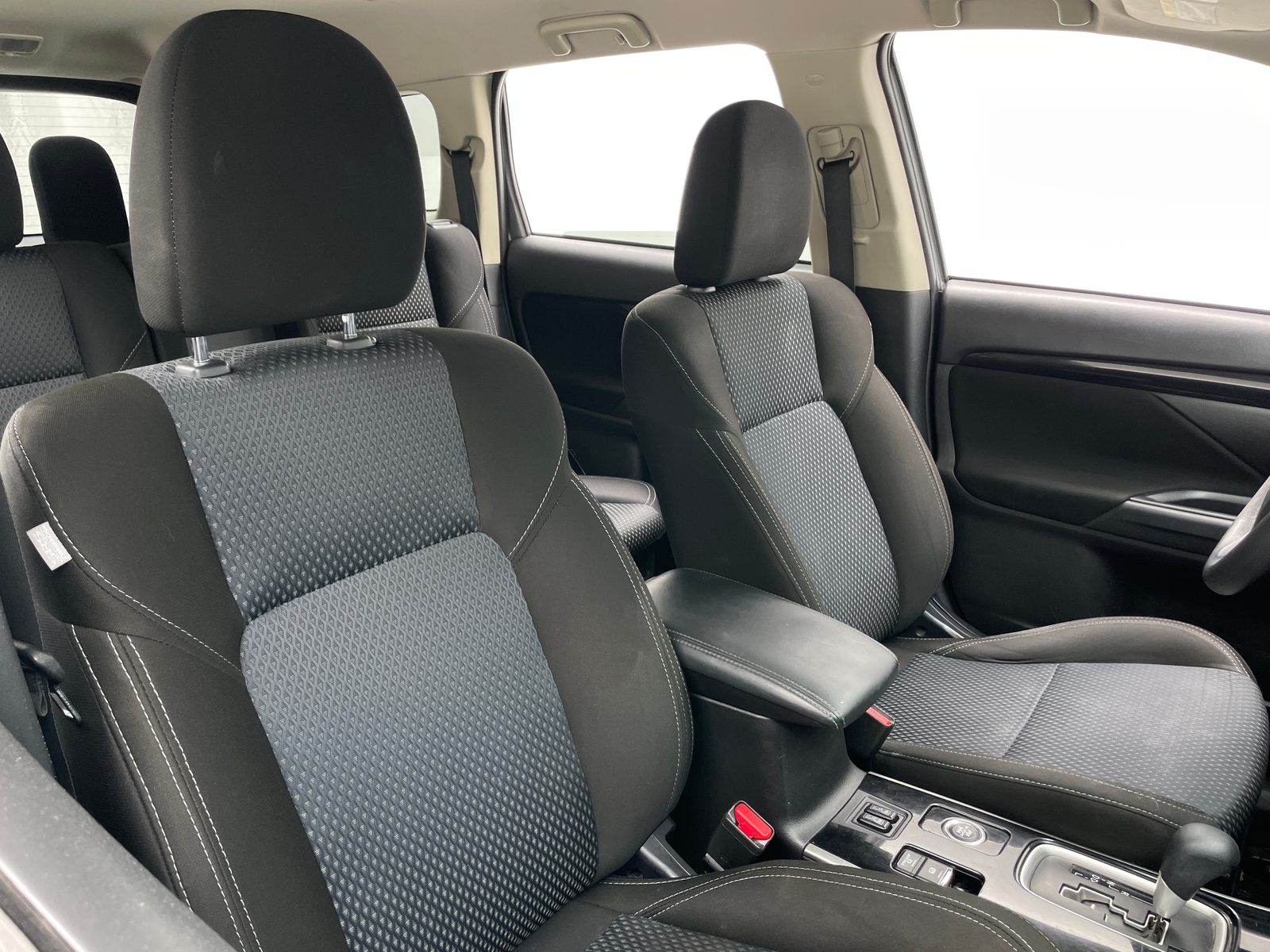 Thumbnail: 2020 Mitsubishi Outlander - 2