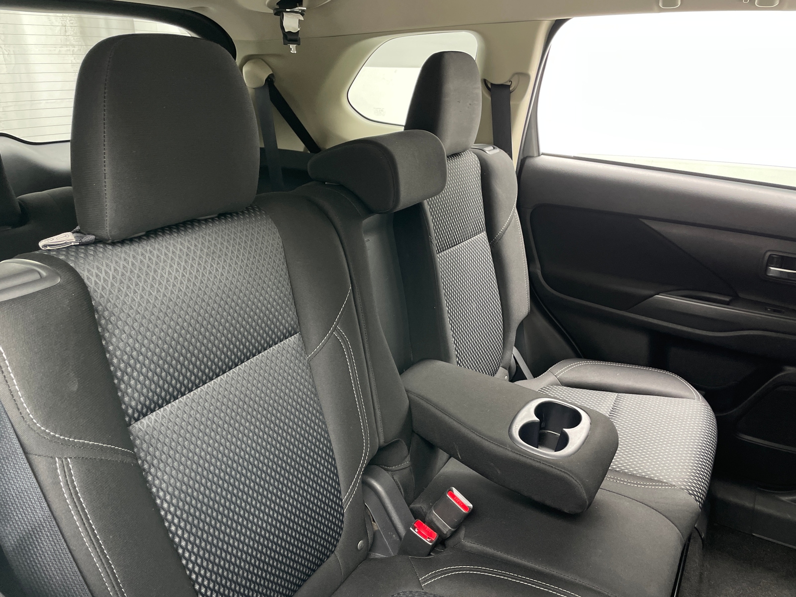 Thumbnail: 2020 Mitsubishi Outlander - 6