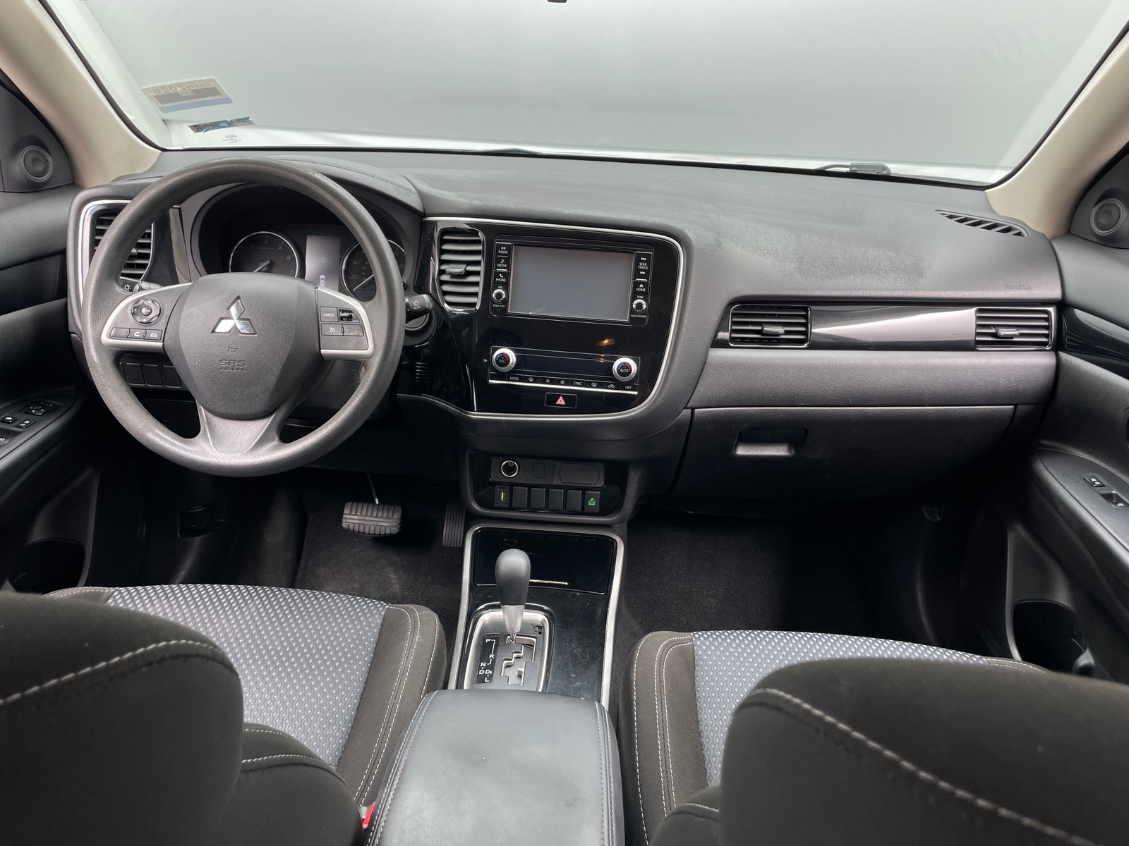 Thumbnail: 2020 Mitsubishi Outlander - 3