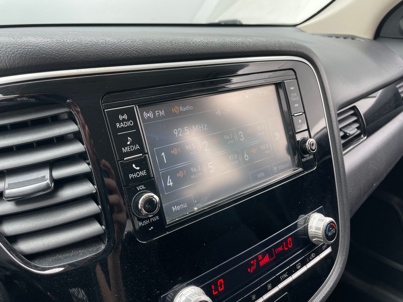 Thumbnail: 2020 Mitsubishi Outlander - 4