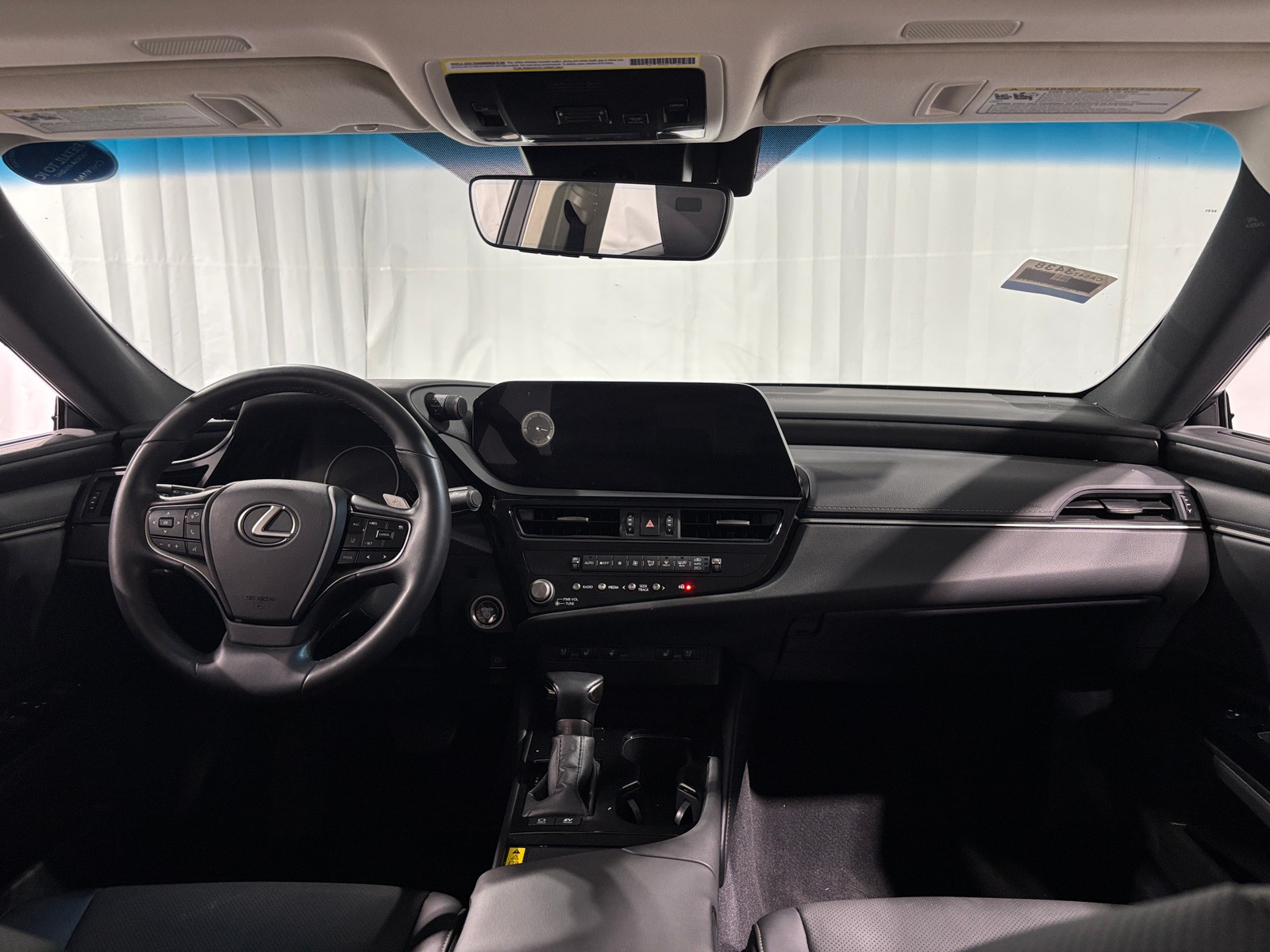 Thumbnail: 2023 Lexus ES - 2
