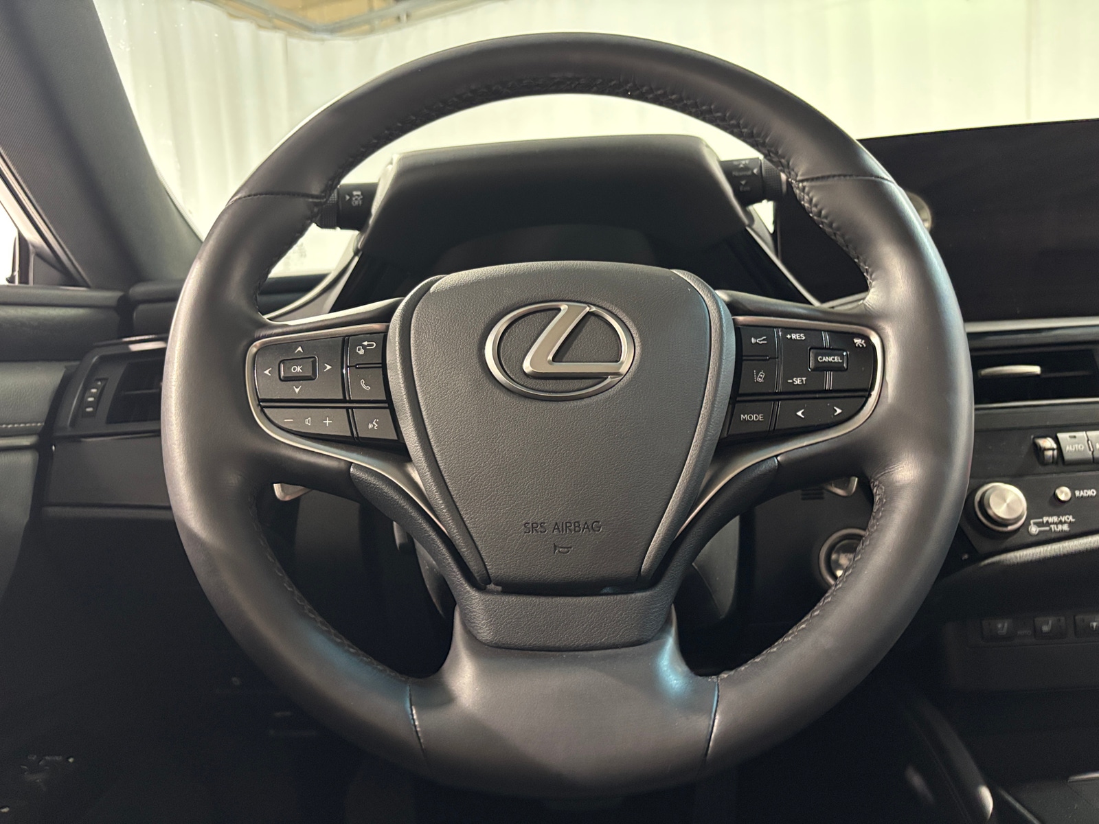Thumbnail: 2023 Lexus ES - 4