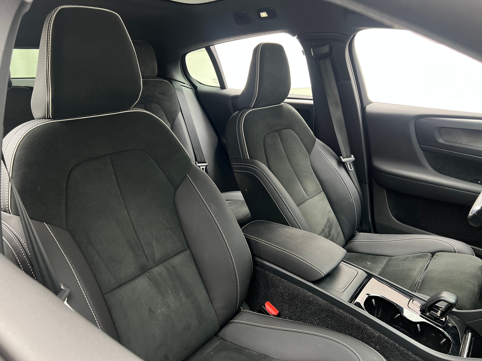 Thumbnail: 2023 Volvo C40 - 2