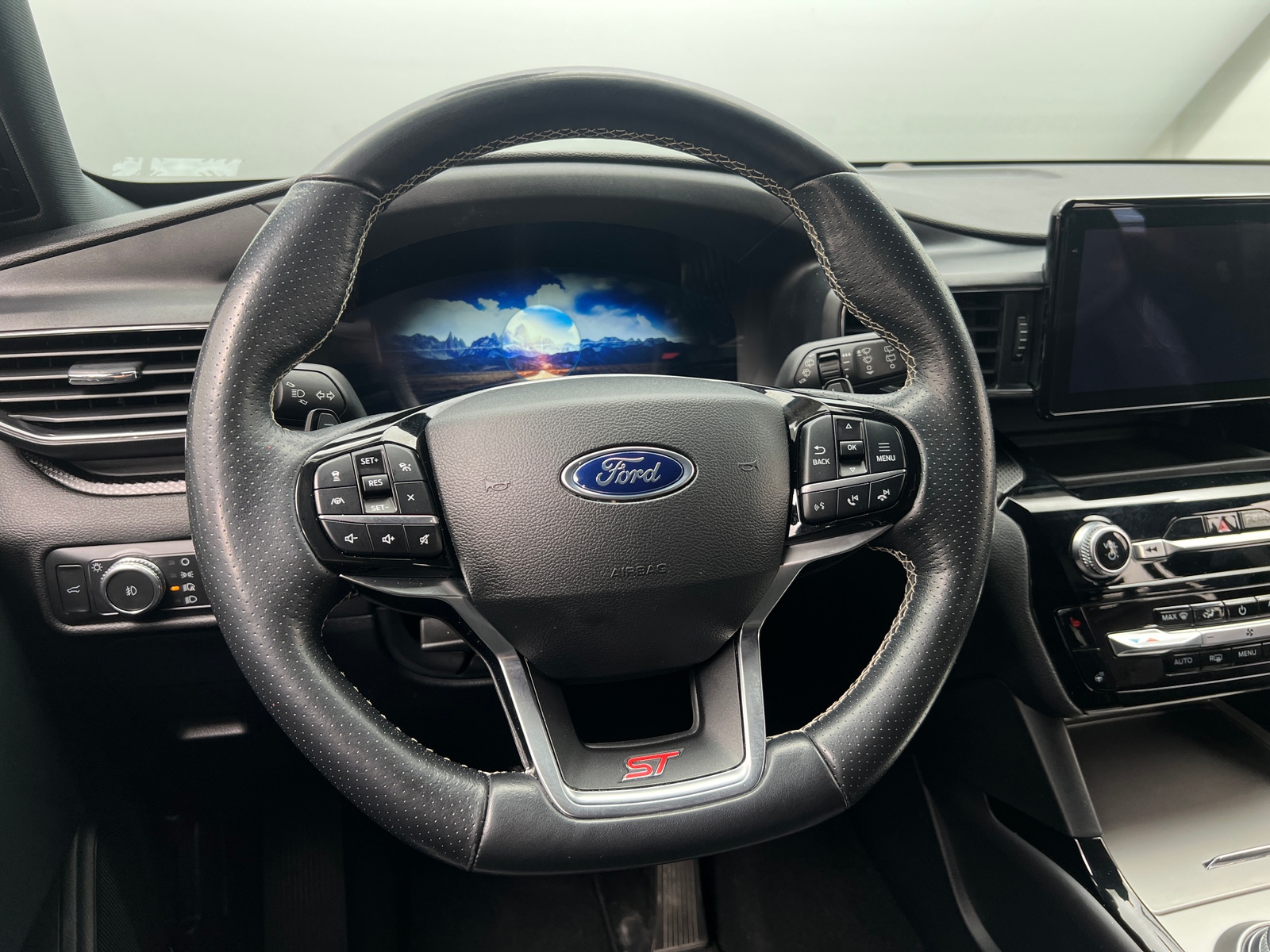 Thumbnail: 2022 Ford Explorer - 4