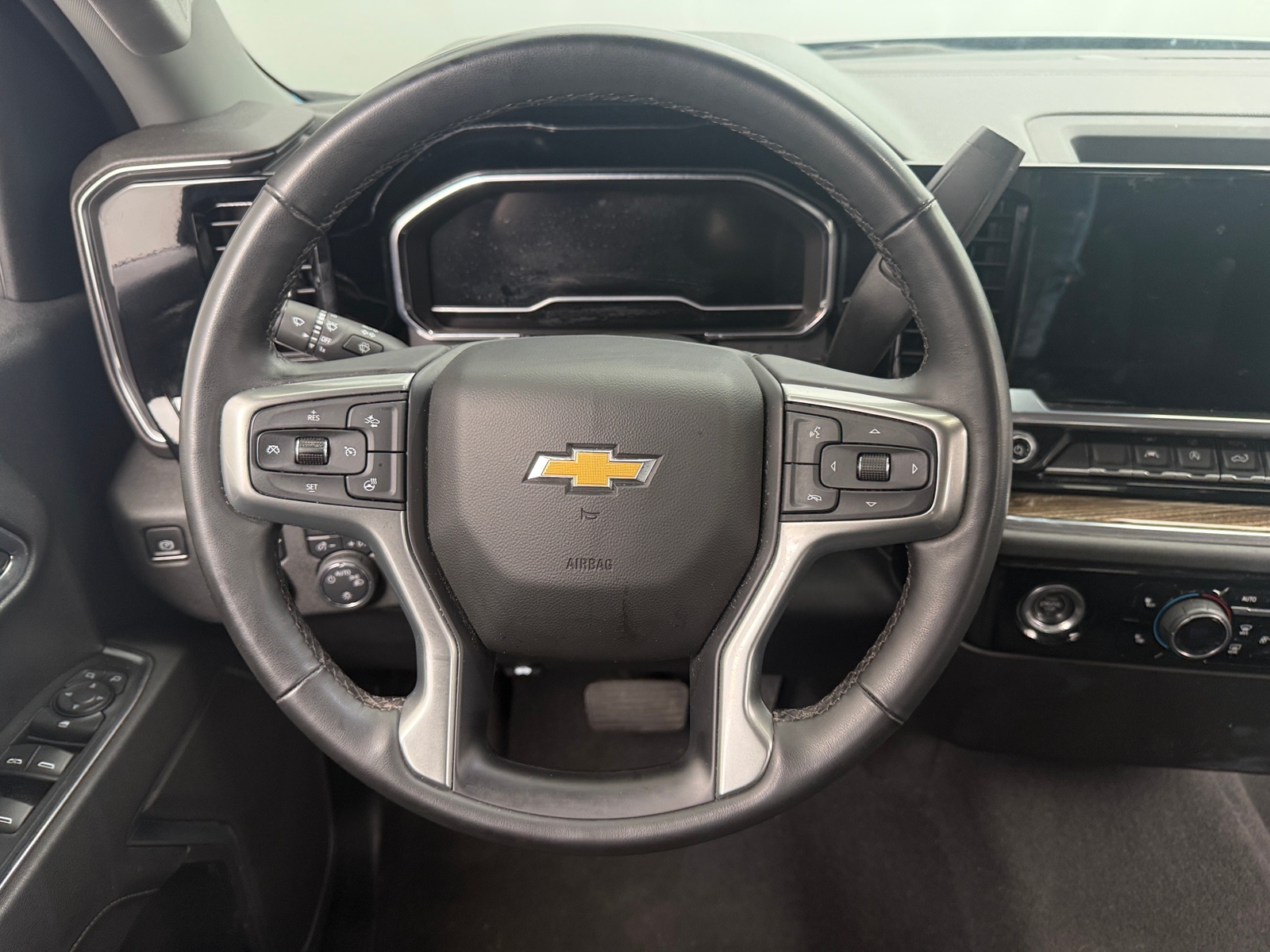 Thumbnail: 2023 Chevrolet Silverado 1500 - 5