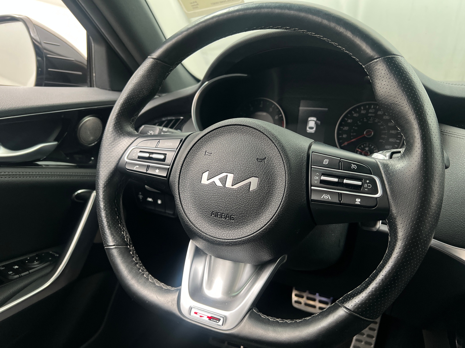 Thumbnail: 2022 Kia Stinger - 4