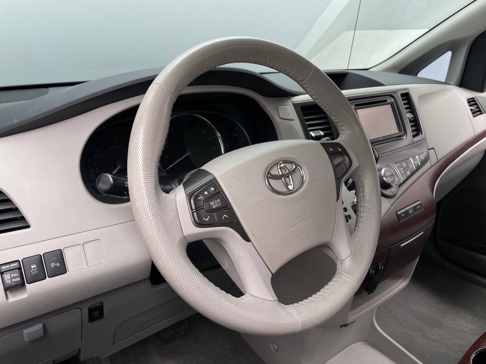 Thumbnail: 2013 Toyota Sienna - 4