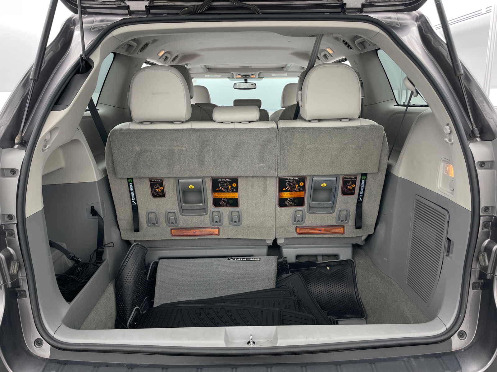 Thumbnail: 2013 Toyota Sienna - 6